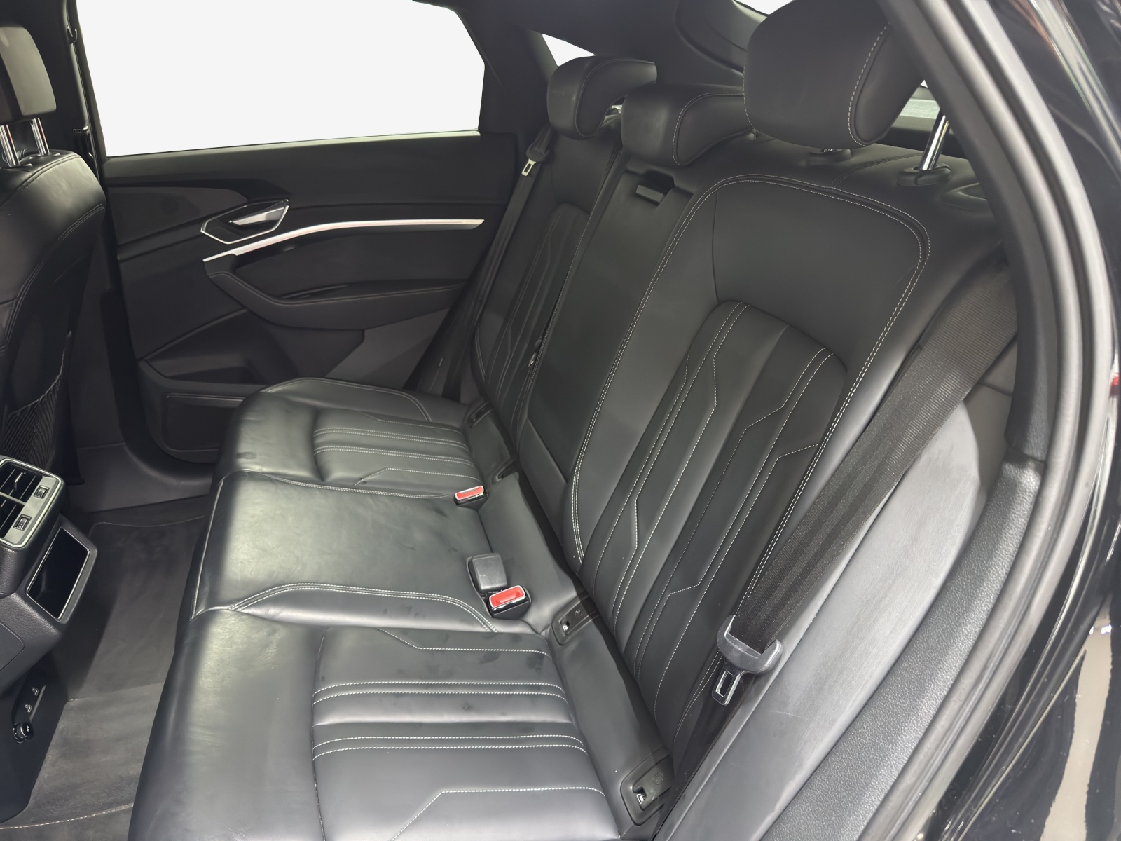 AUDI e-tron 55 Sportback S Line Black Edition quattro-image-11