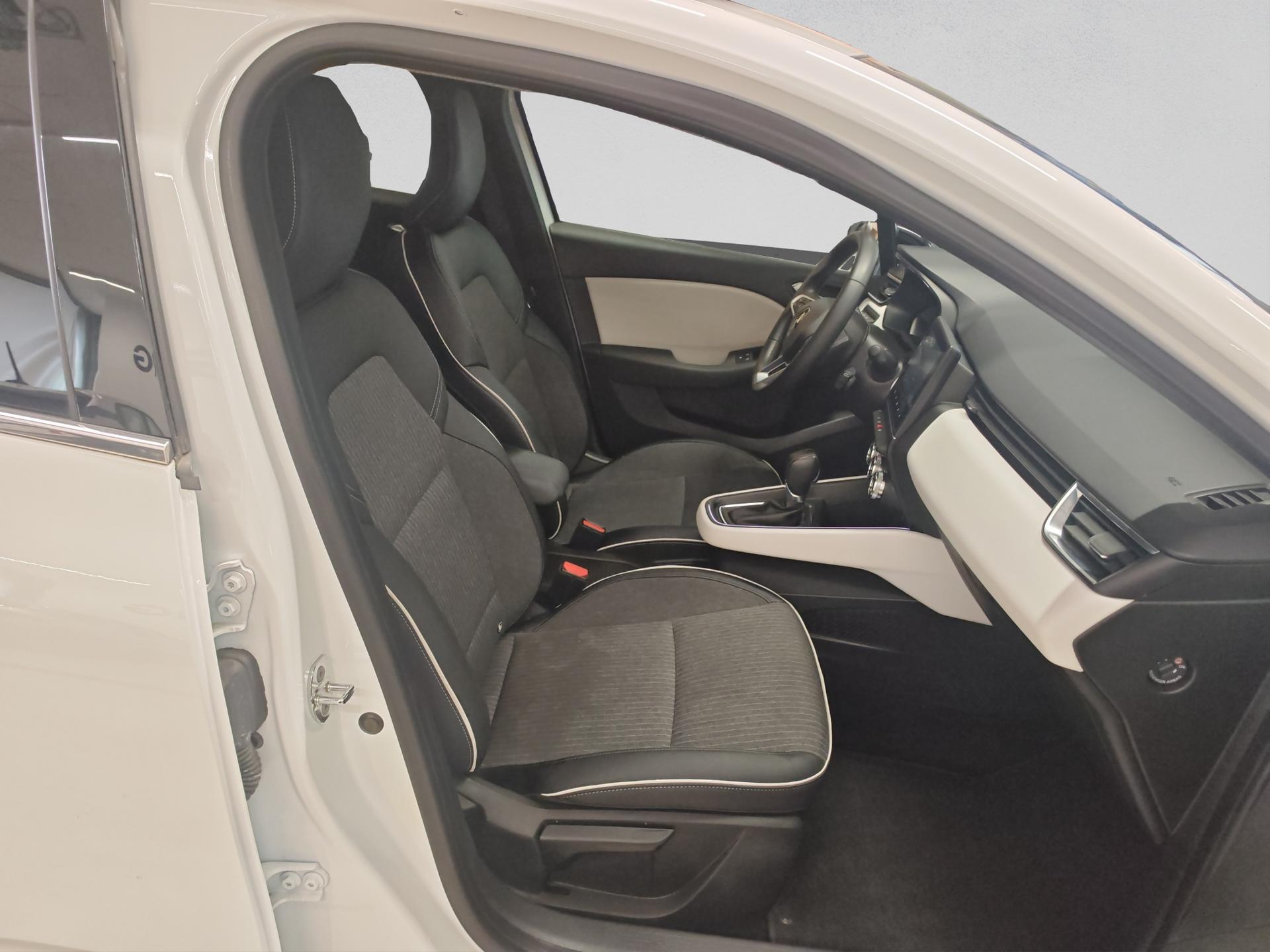 RENAULT Clio 1.6 E-Tech Techno-image-15