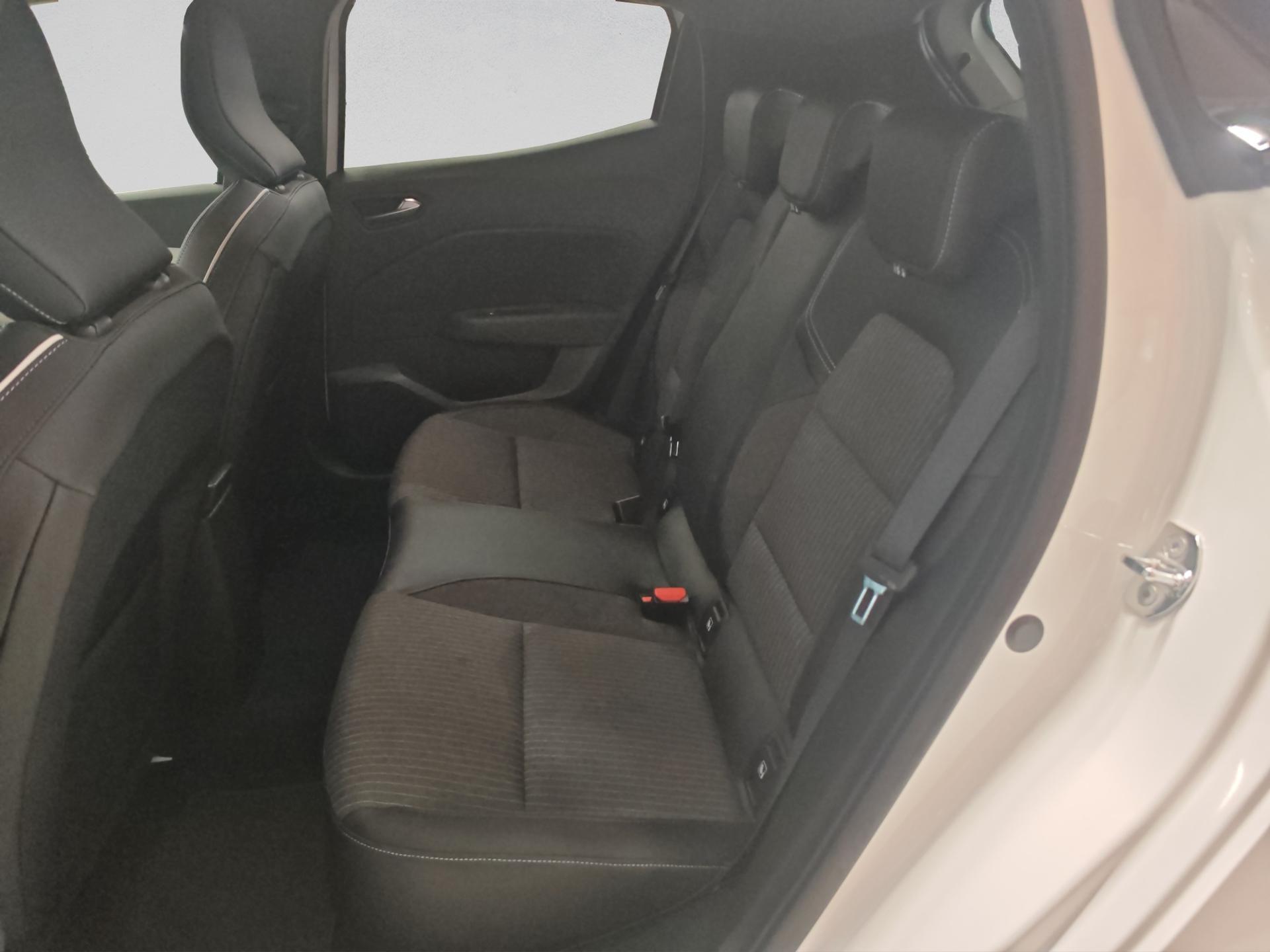 RENAULT Clio 1.6 E-Tech Techno-image-13