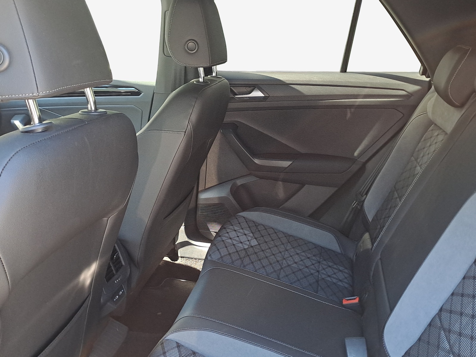 VW T-Roc 1.5 TSI EVO R-Line DSG-image-11