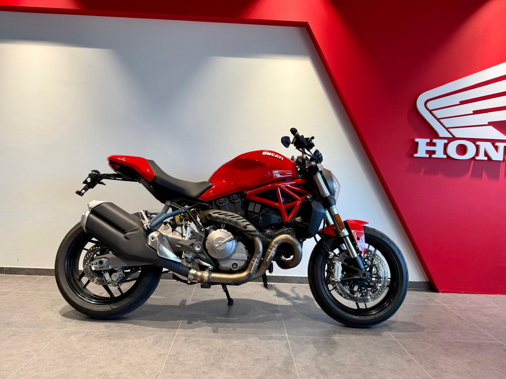 DUCATI Monster 821-showroom-element-2