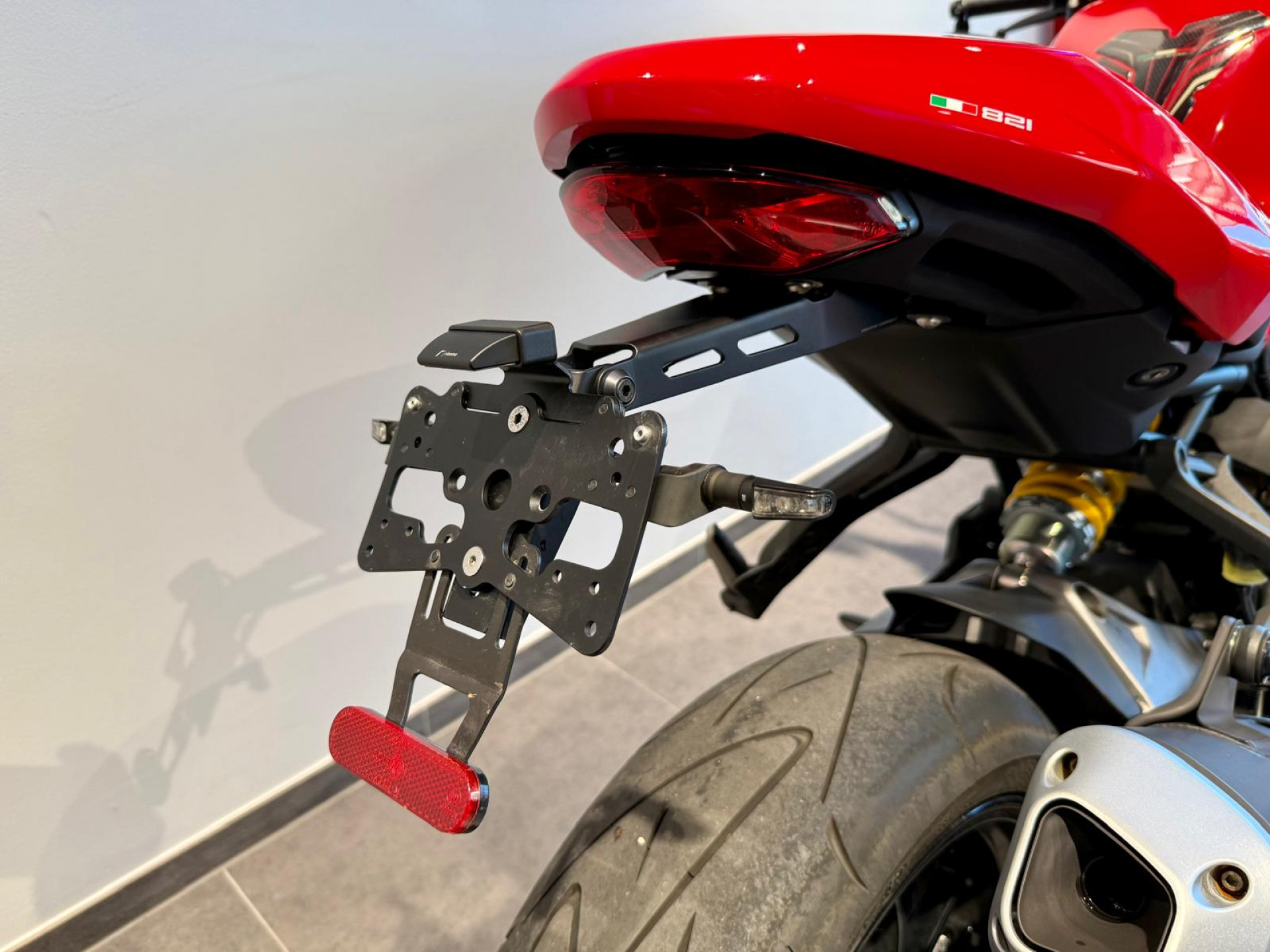 DUCATI Monster 821-showroom-element-3