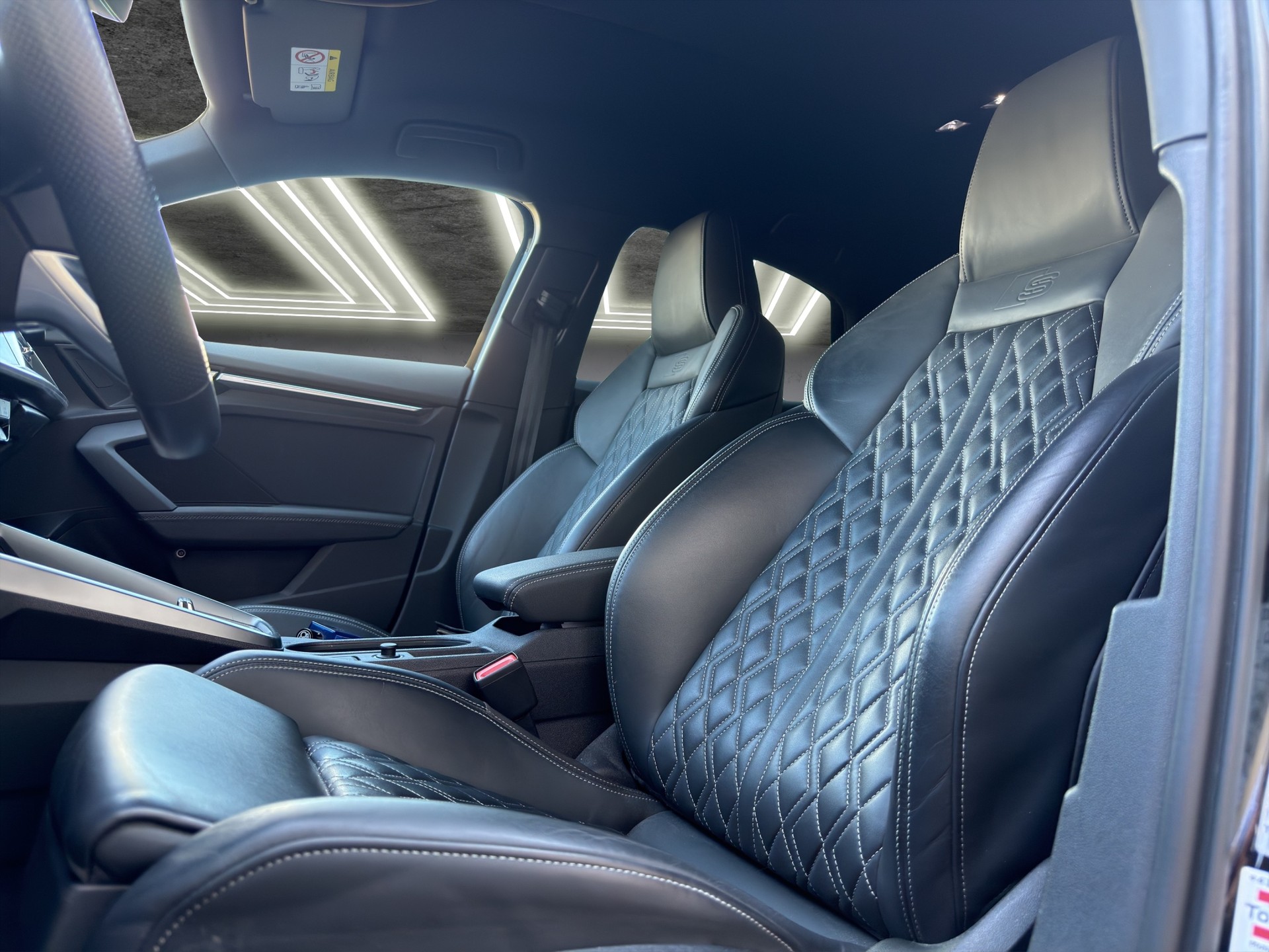 AUDI S3 Limousine 2.0 TFSI quattro S-tronic-image-7