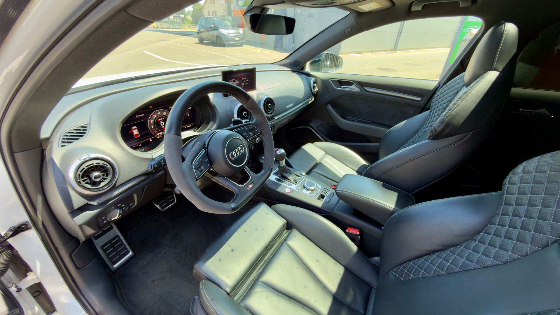 AUDI 2.5 T FSI quattro S-Tronic-image-3