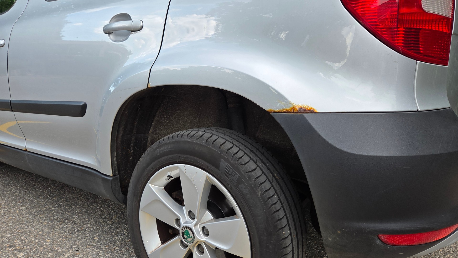 SKODA 1.8 TSI Active 4x4 DSG-image-5