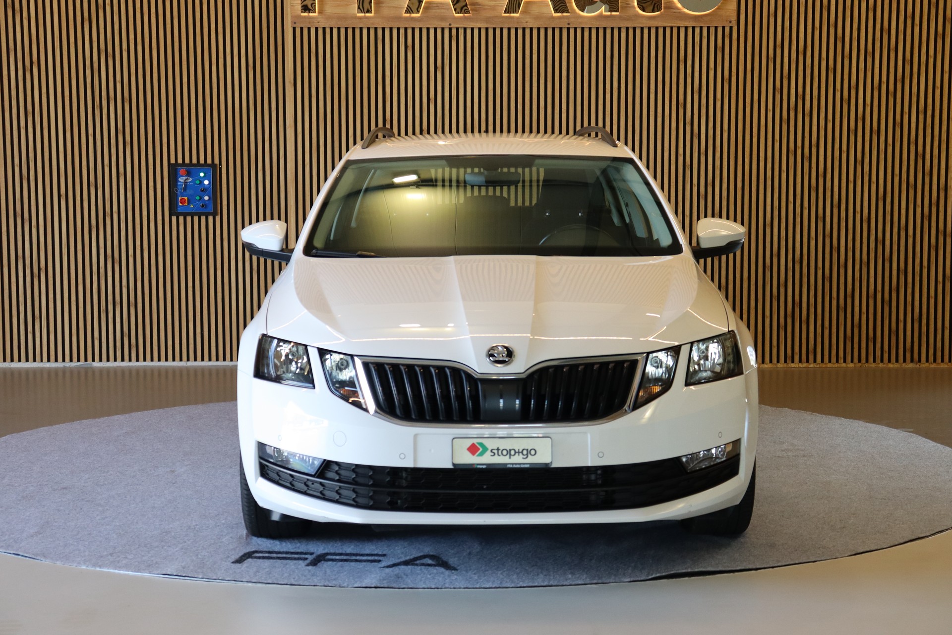 SKODA Octavia Combi 2.0 TDI 184 PS Ambition 4x4 DSG-image-3