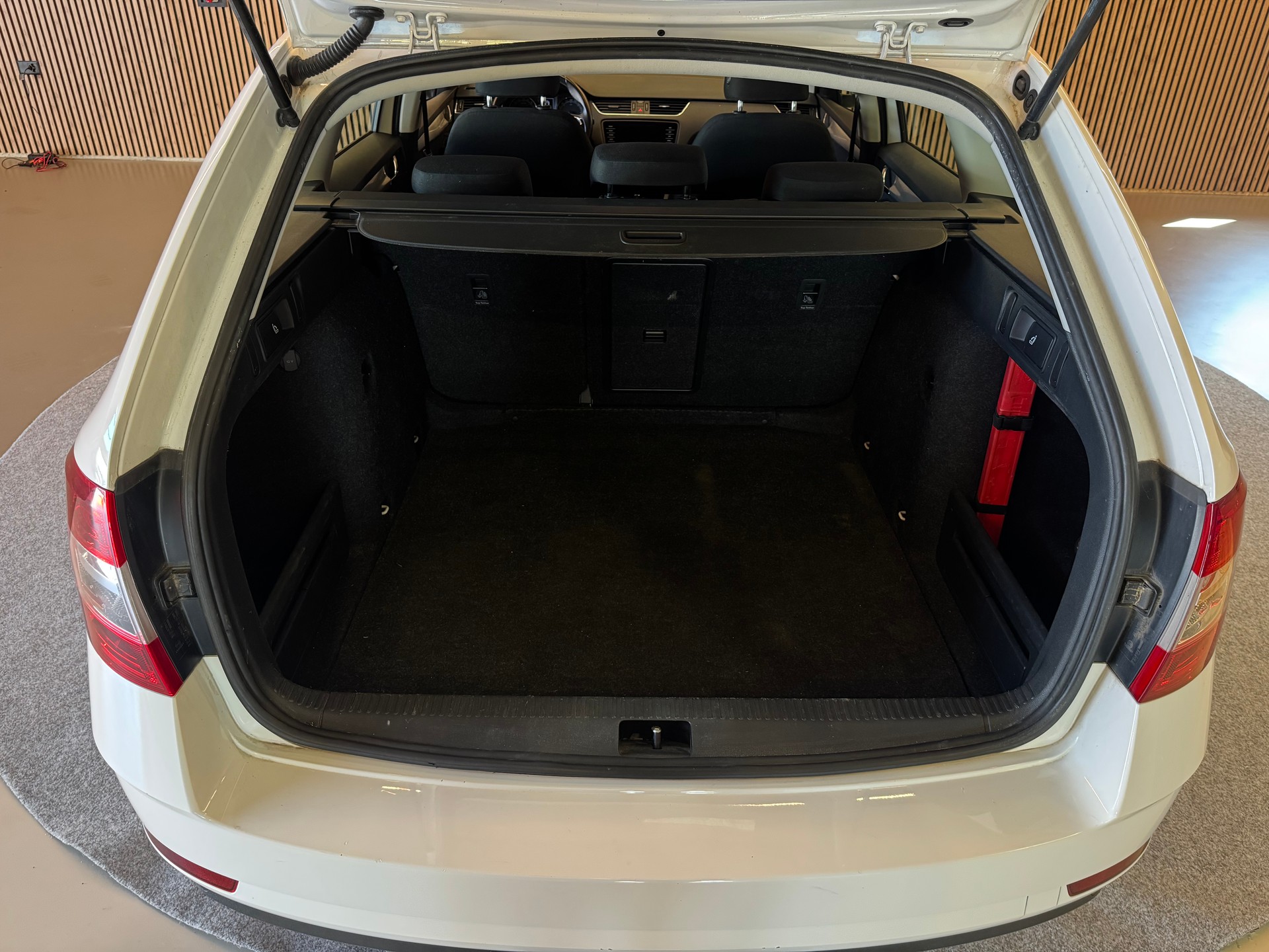 SKODA Octavia Combi 2.0 TDI 184 PS Ambition 4x4 DSG-image-19