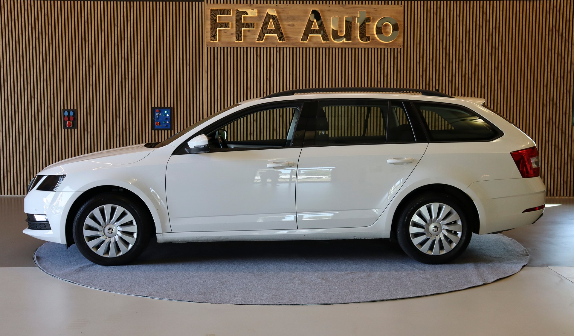 SKODA Octavia Combi 2.0 TDI 184 PS Ambition 4x4 DSG-image-10
