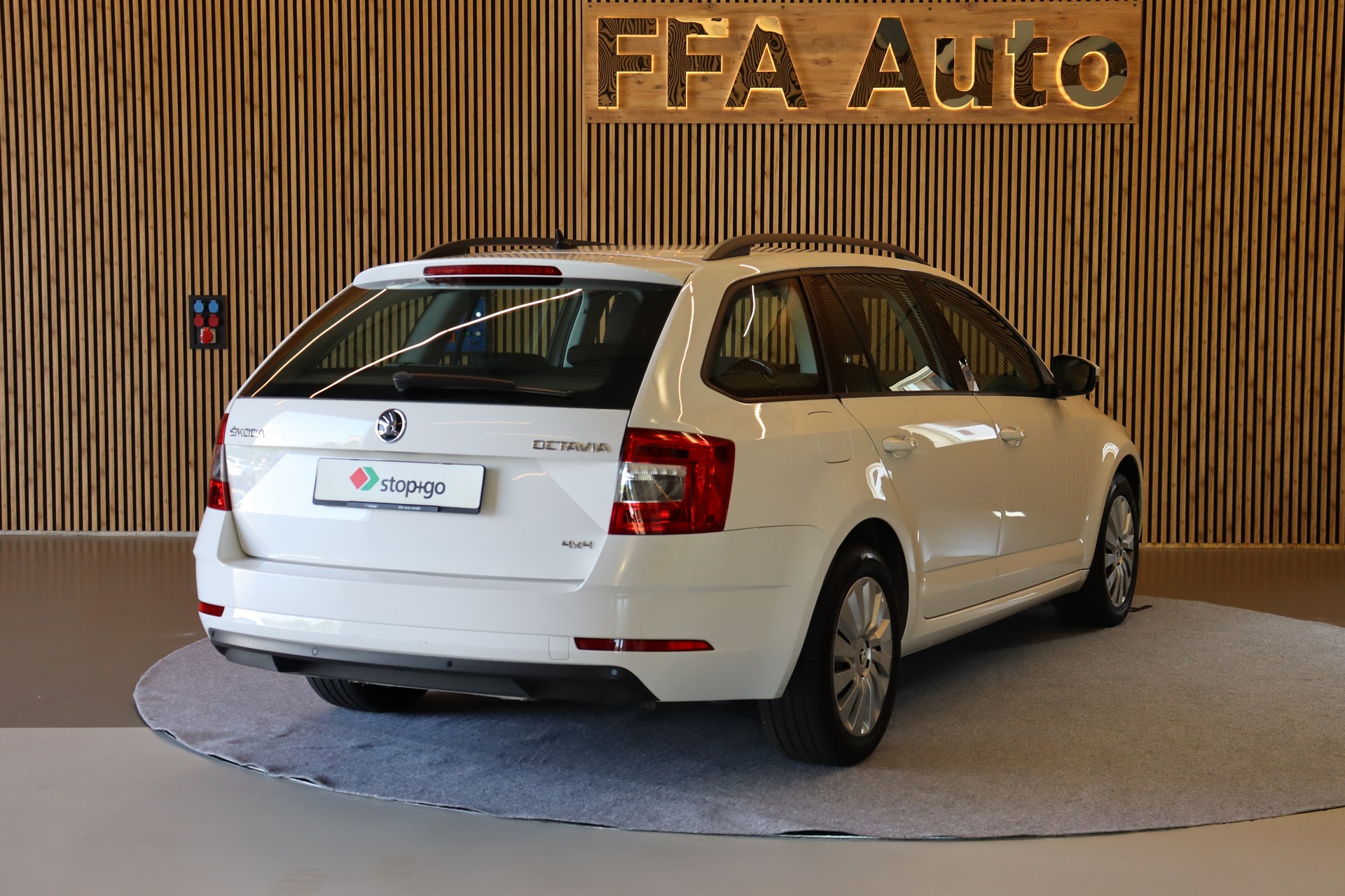 SKODA Octavia Combi 2.0 TDI 184 PS Ambition 4x4 DSG-image-6