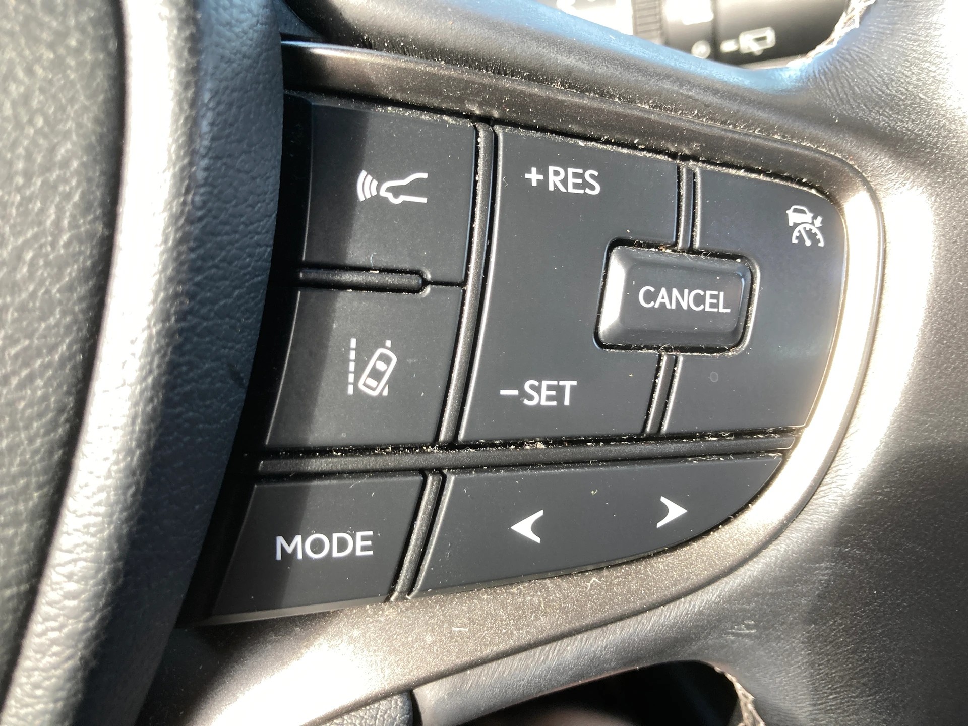 LEXUS UX 250h Impression AWD Automatic-image-10