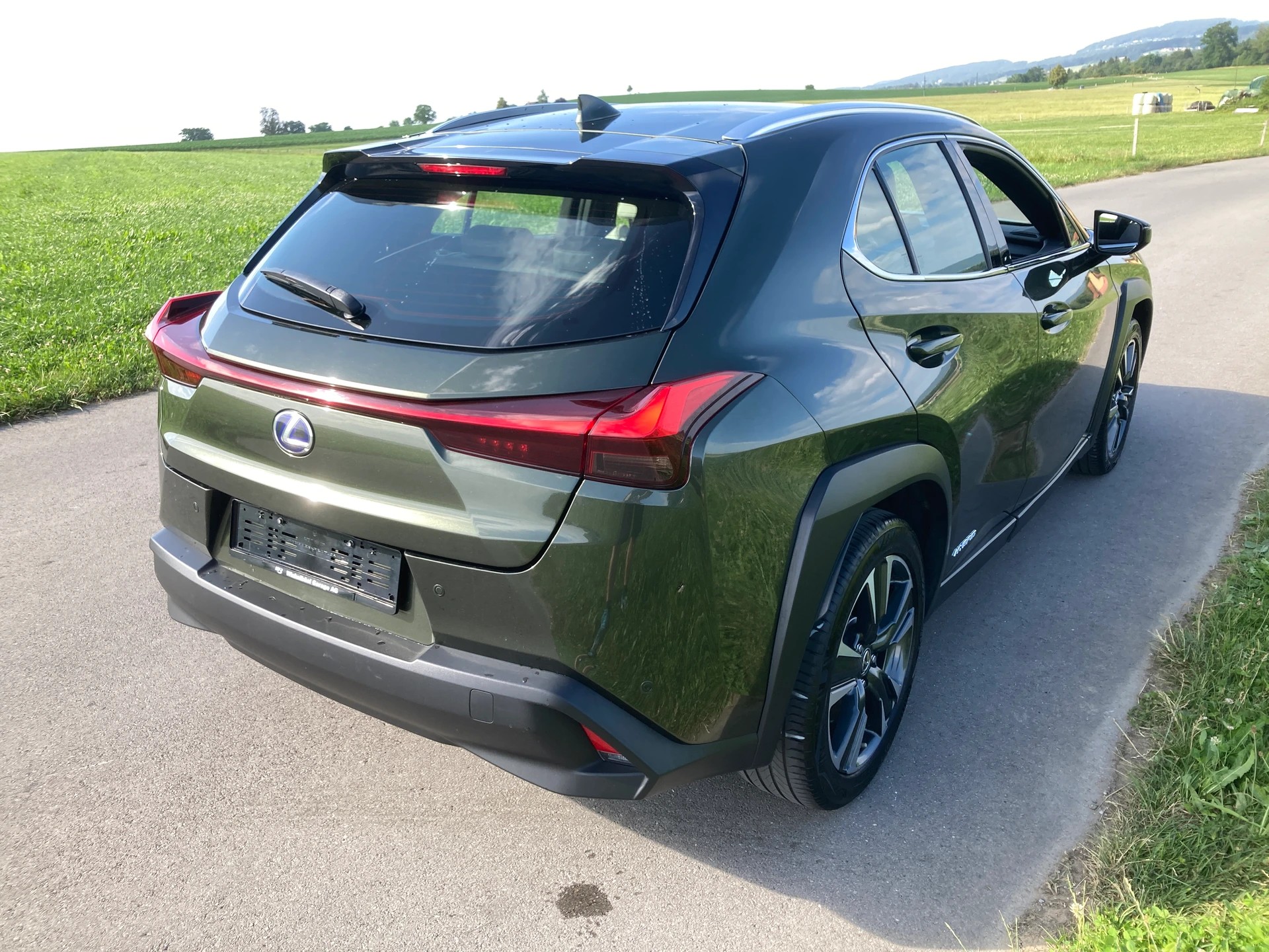 LEXUS UX 250h Impression AWD Automatic-image-2