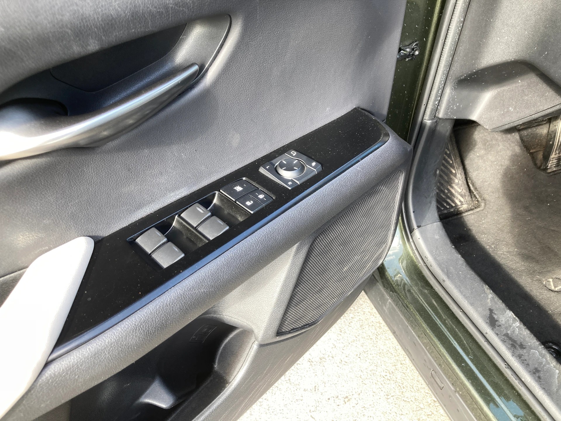 LEXUS UX 250h Impression AWD Automatic-image-9