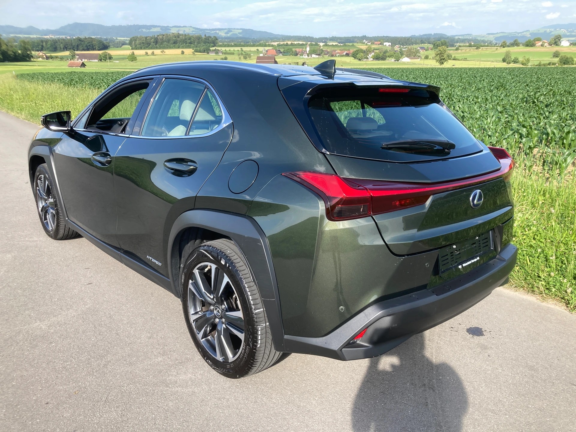 LEXUS UX 250h Impression AWD Automatic-image-3