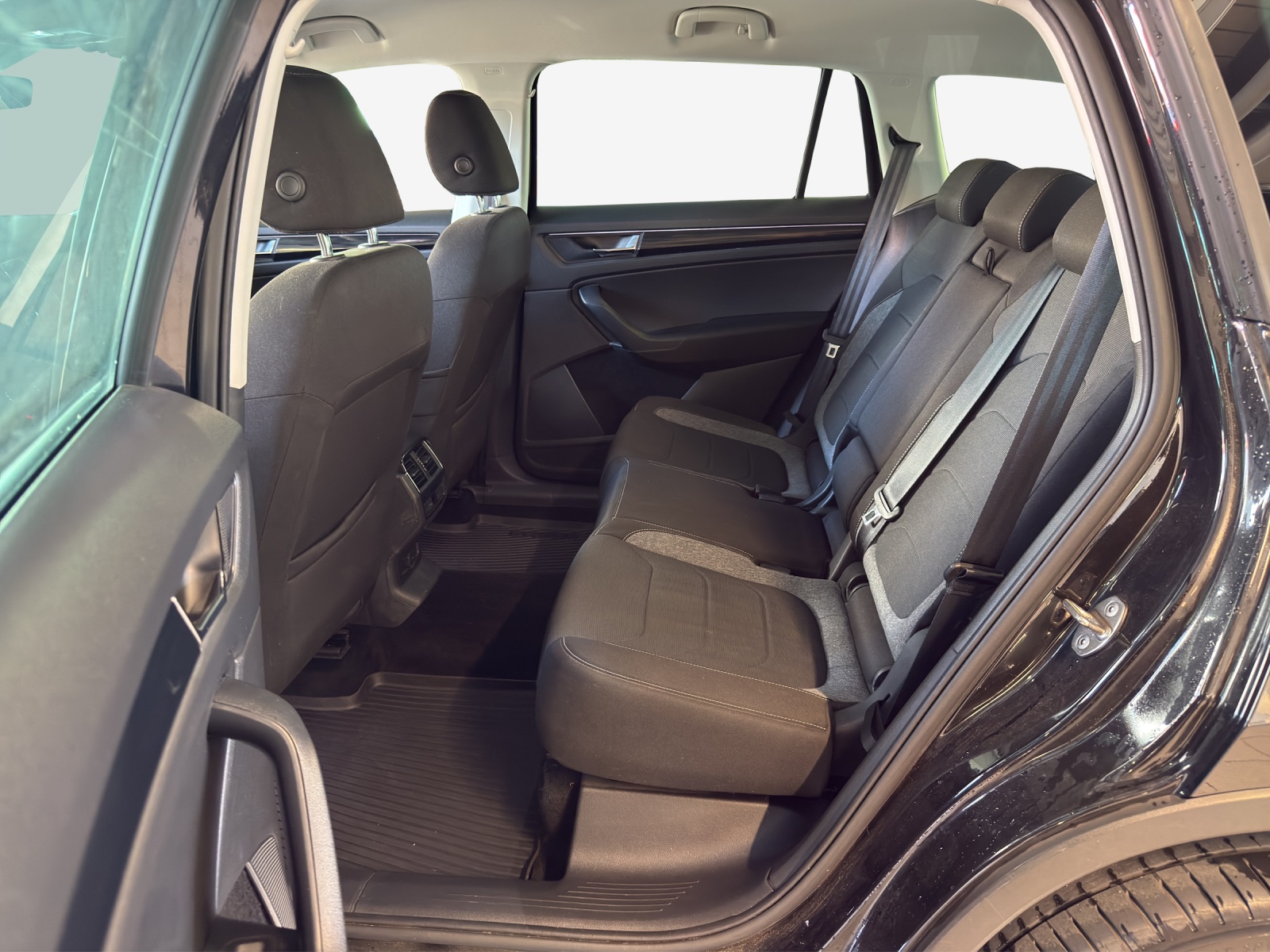 SKODA Kodiaq 2.0 TDI SCR Drive 4x4 DSG-image-11