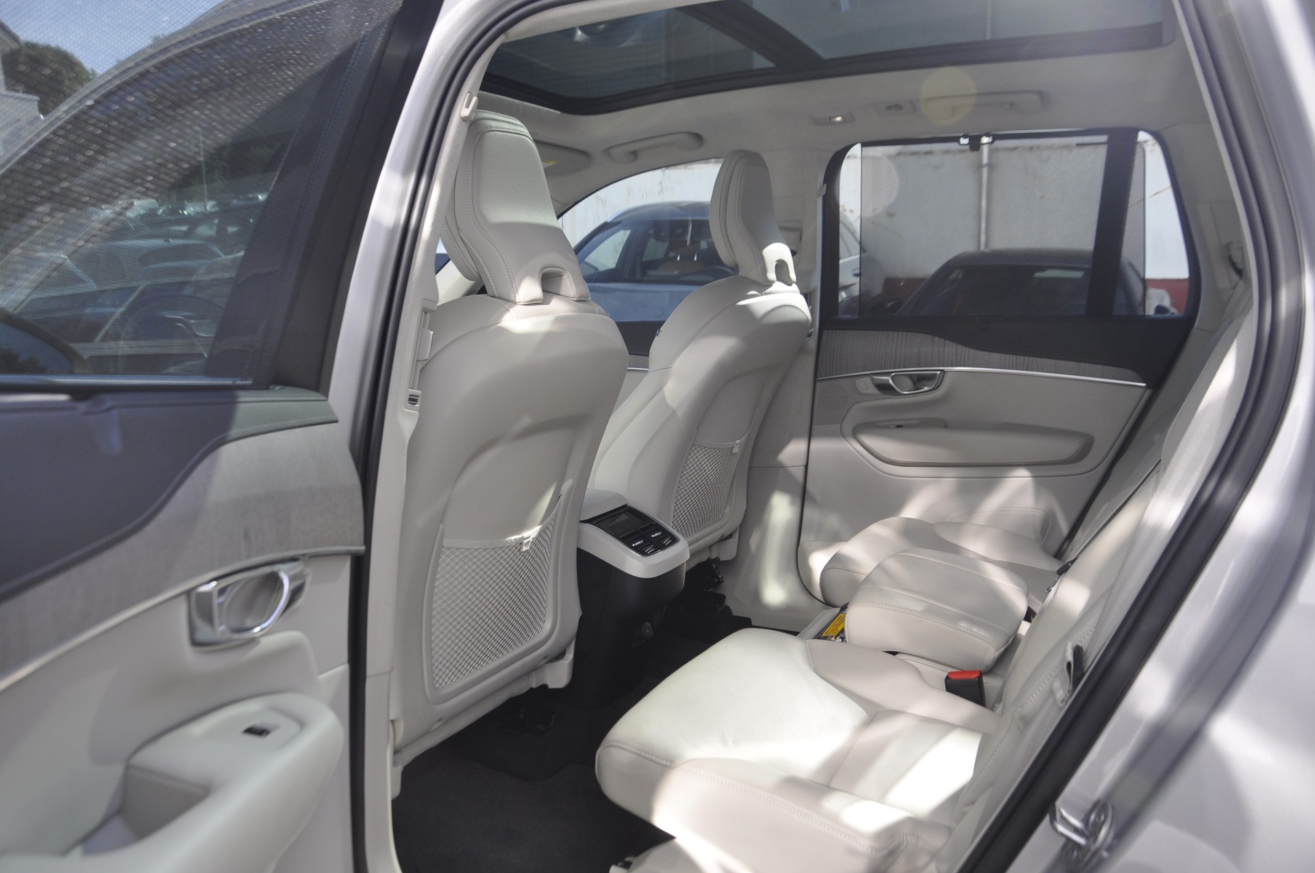 VOLVO XC90 B5 Diesel Mild Hybrid AWD Ultimate Bright Geartronic 7 Plätze-image-4