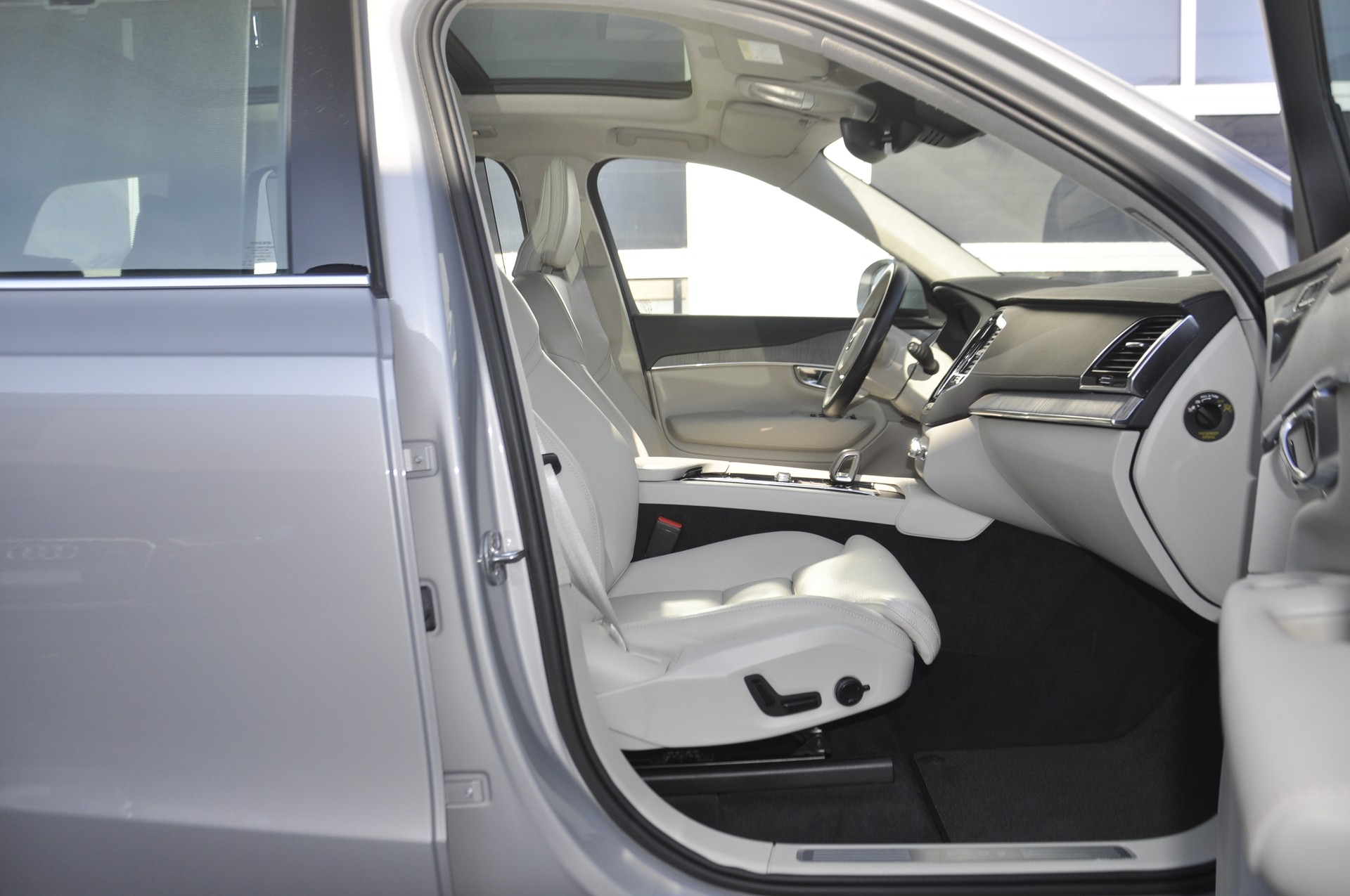 VOLVO XC90 B5 Diesel Mild Hybrid AWD Ultimate Bright Geartronic 7 Plätze-image-5