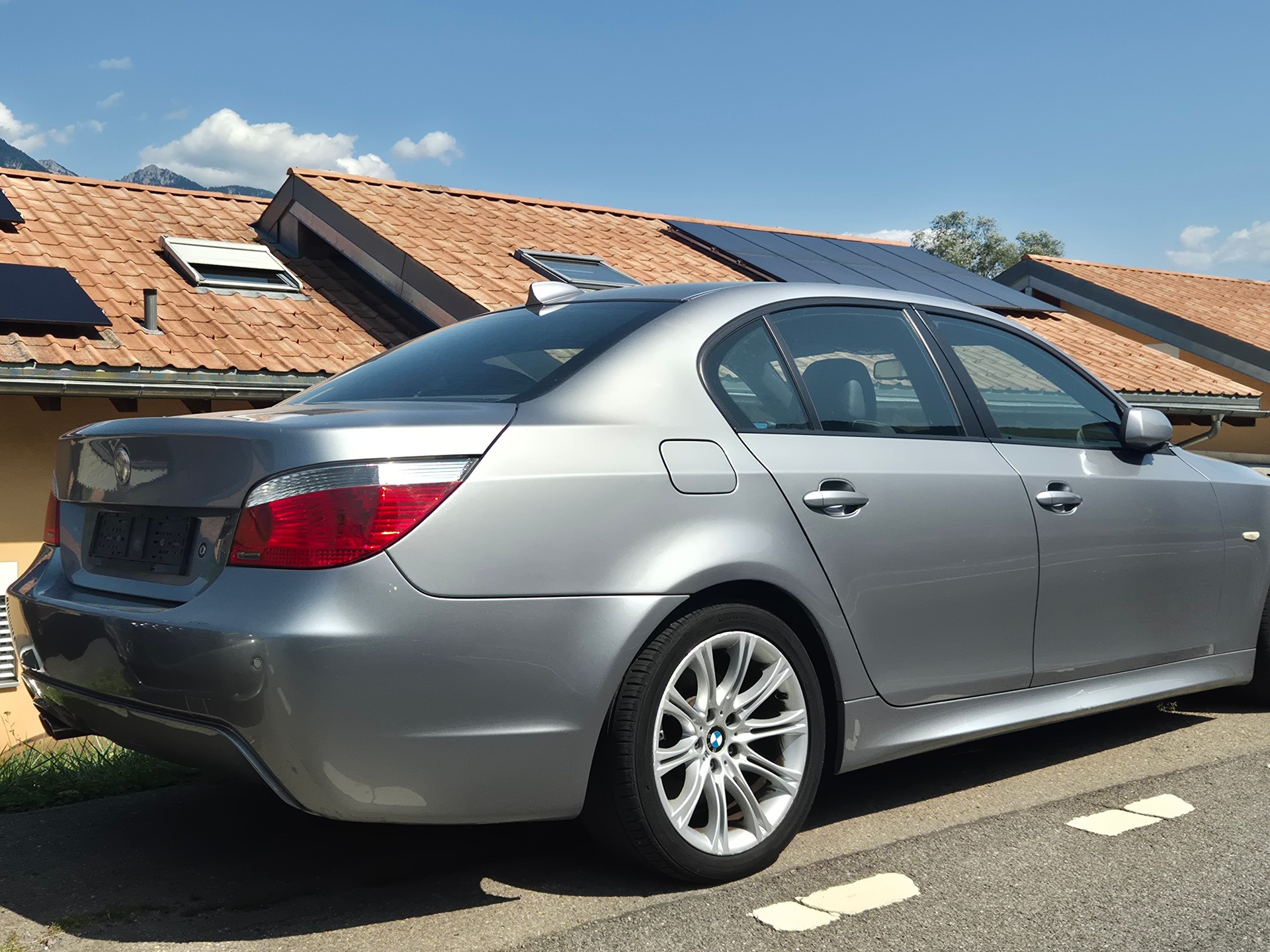 BMW 530d M-pack-image-2
