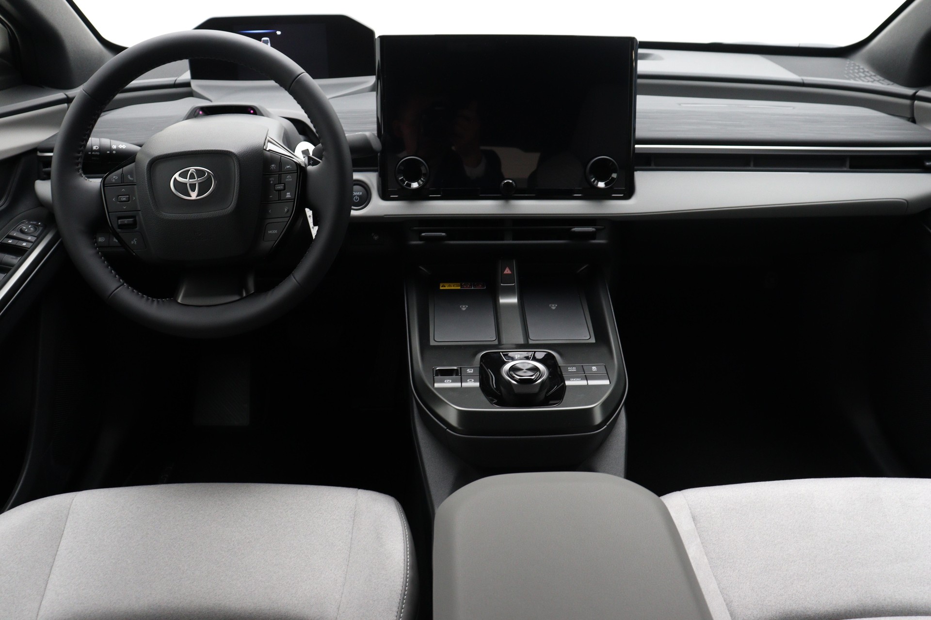 TOYOTA C-HR+ Premium AWD-image-9