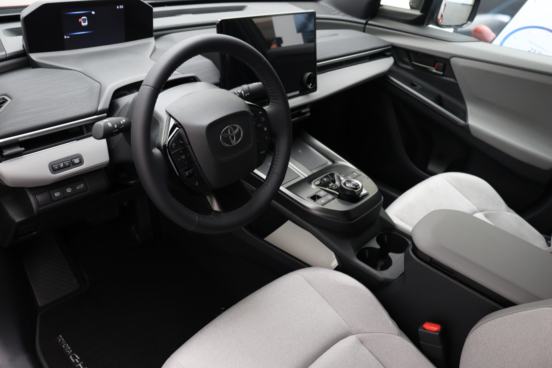 TOYOTA C-HR+ Premium AWD-image-11