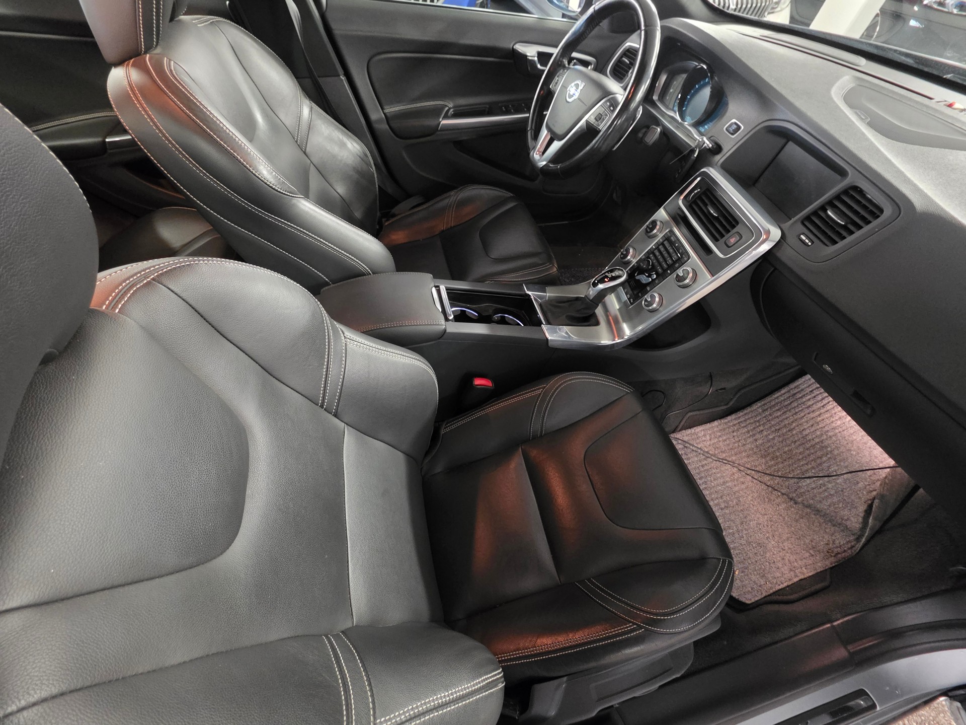 VOLVO S60 T6 Momentum Geartronic-image-11
