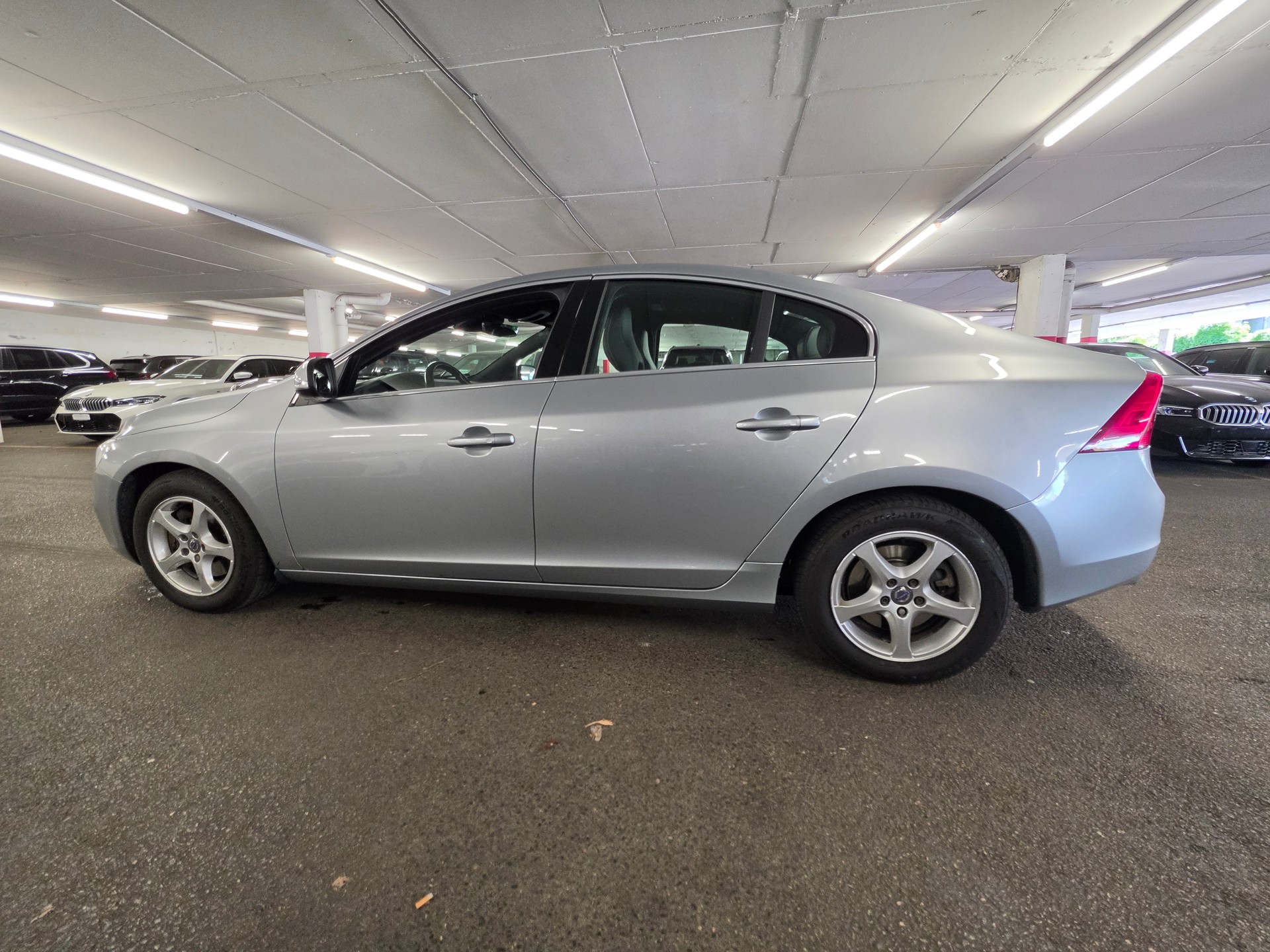 VOLVO S60 T6 Momentum Geartronic-image-5