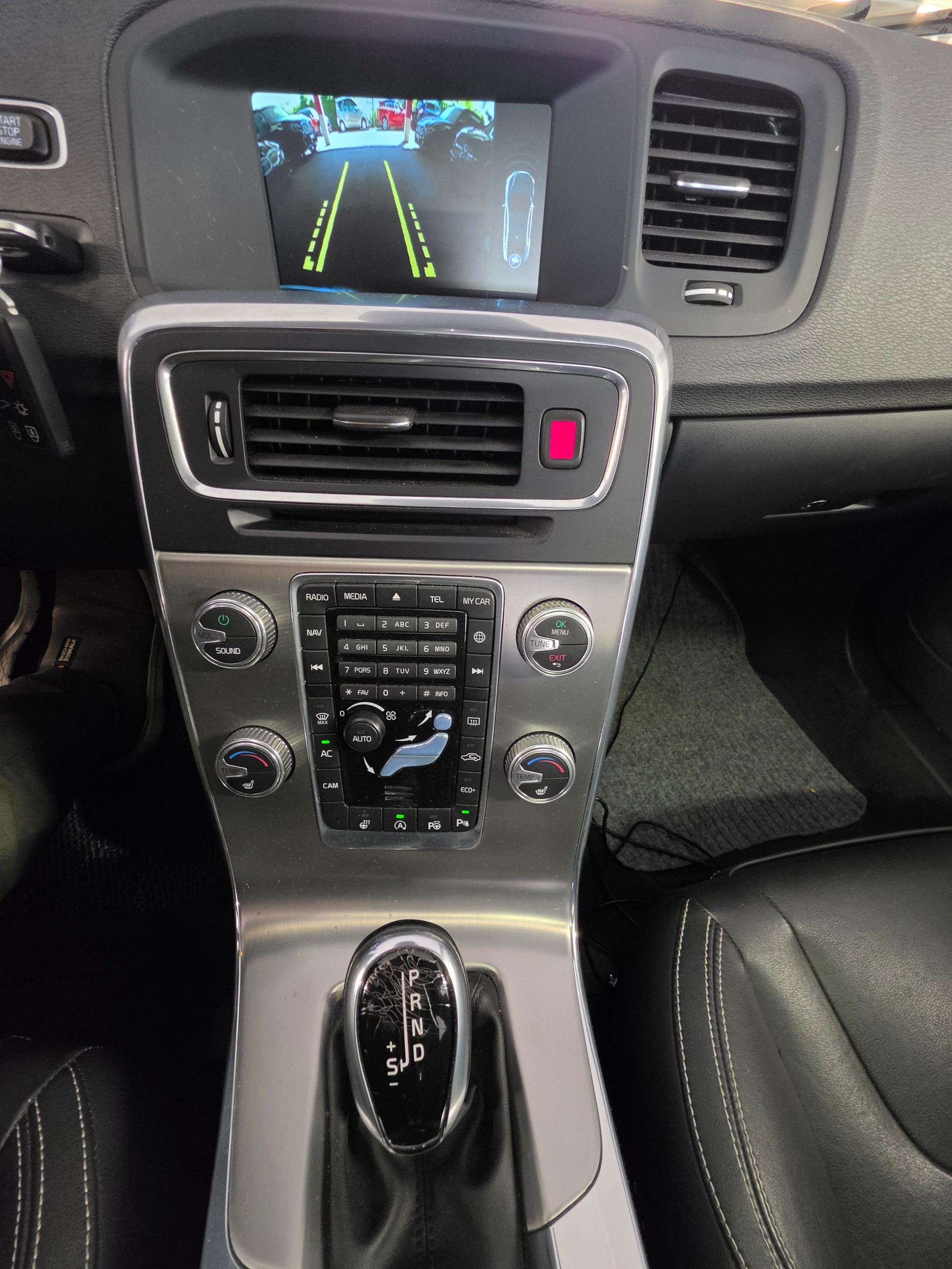 VOLVO S60 T6 Momentum Geartronic-image-12