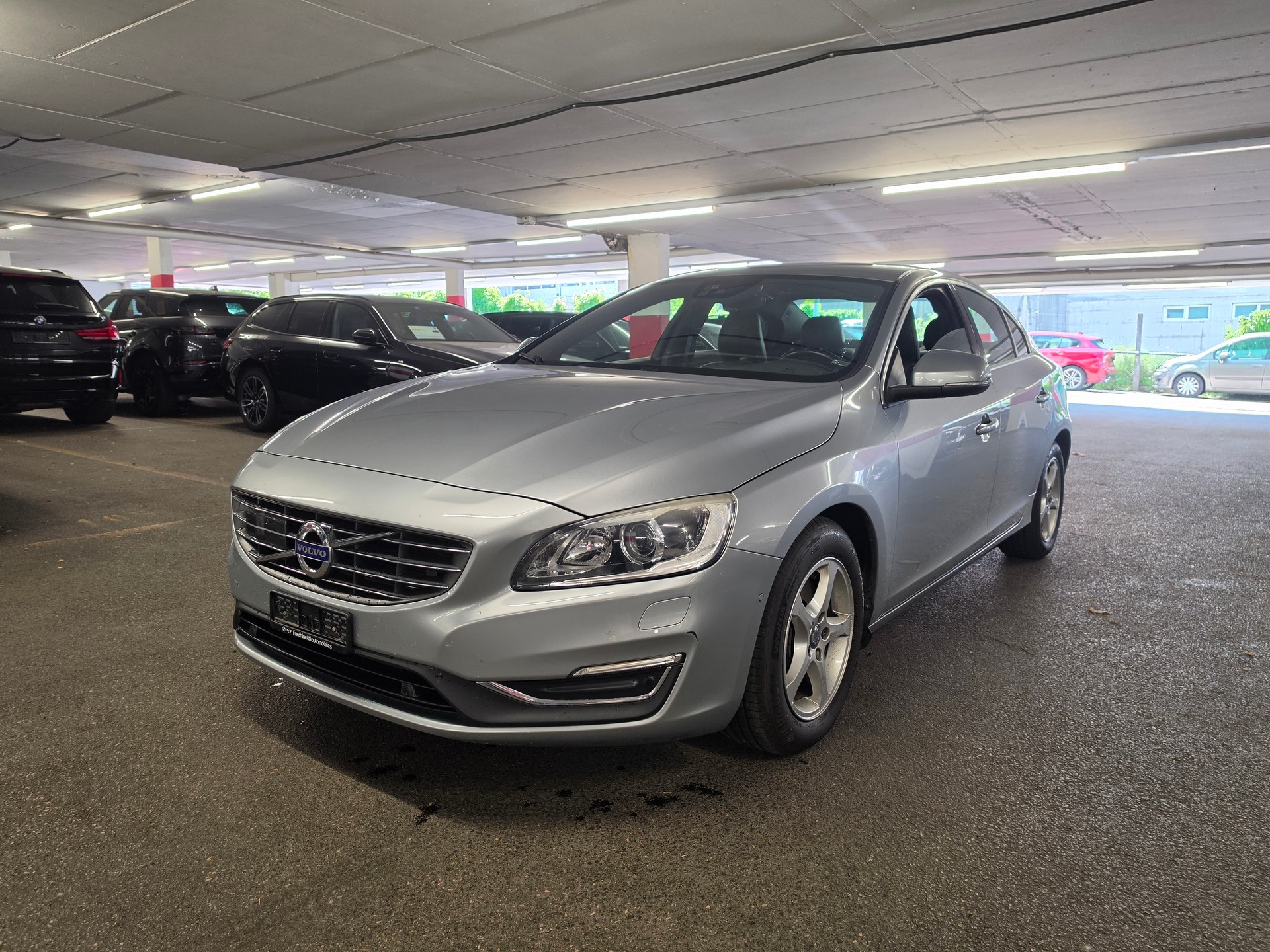 VOLVO S60 T6 Momentum Geartronic-image-1