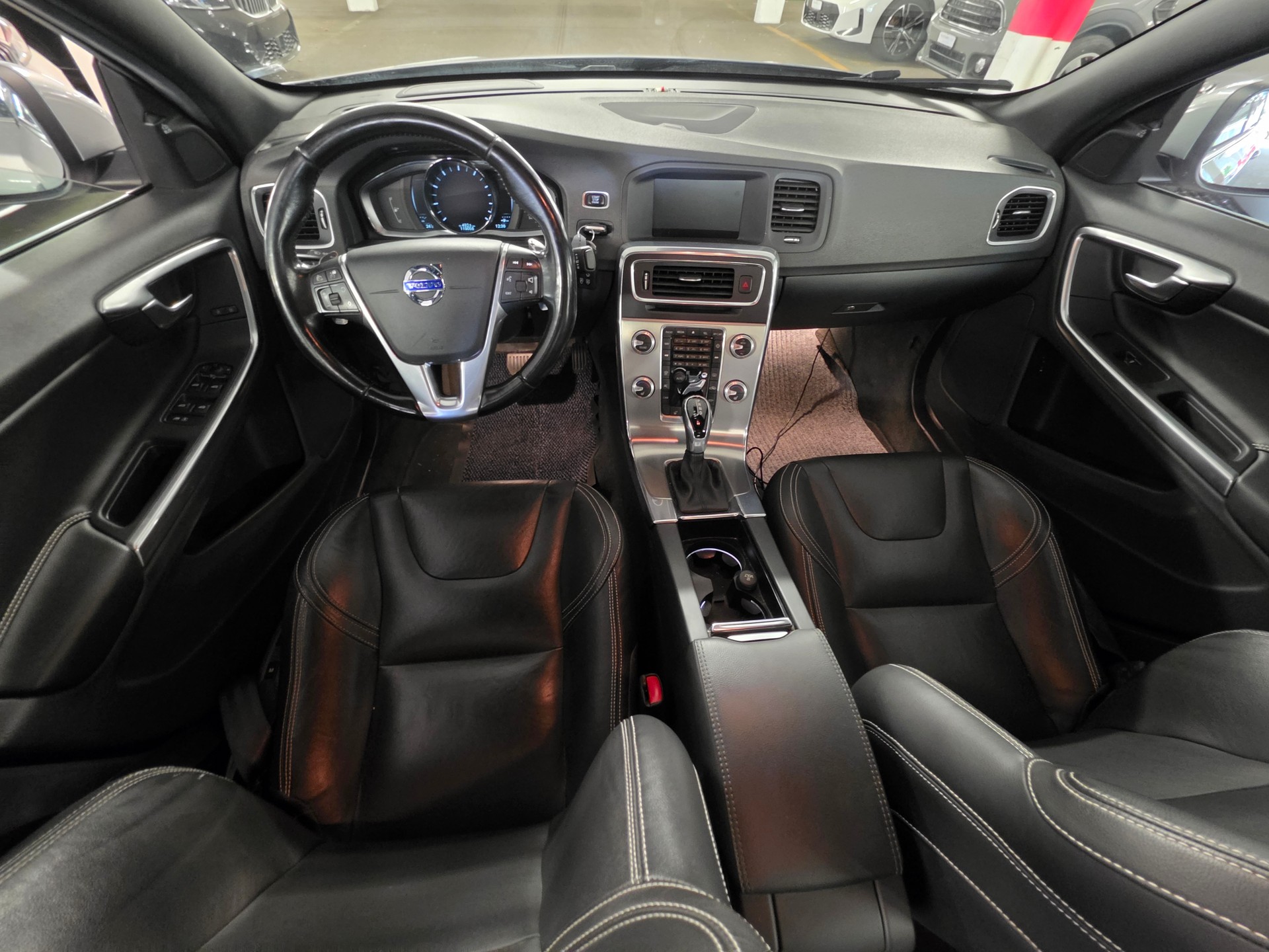 VOLVO S60 T6 Momentum Geartronic-image-15