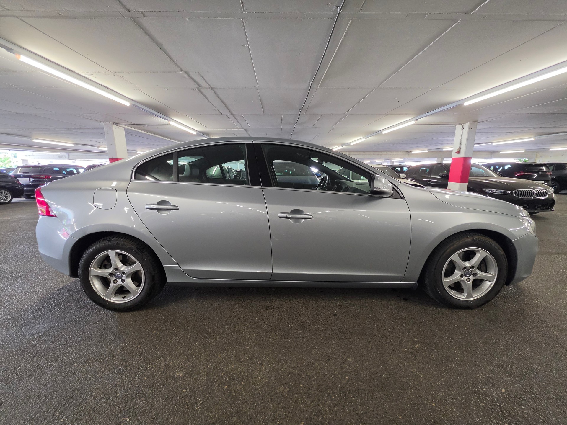VOLVO S60 T6 Momentum Geartronic-image-2