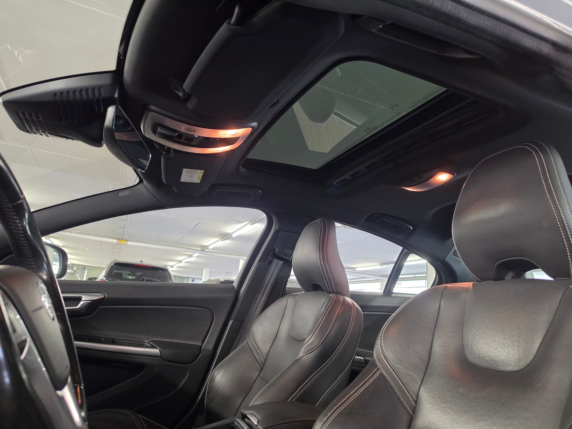 VOLVO S60 T6 Momentum Geartronic-image-9