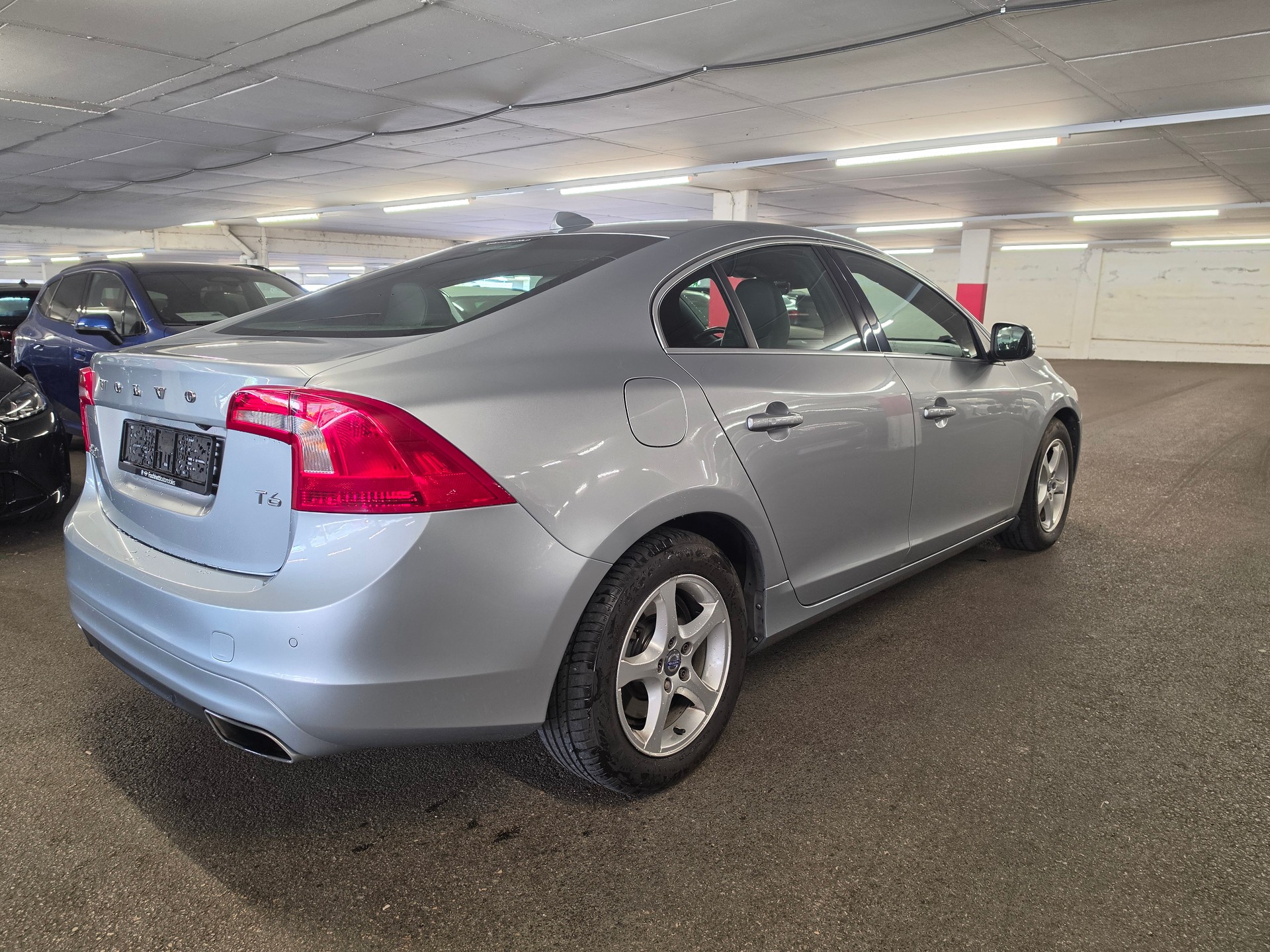 VOLVO S60 T6 Momentum Geartronic-image-4