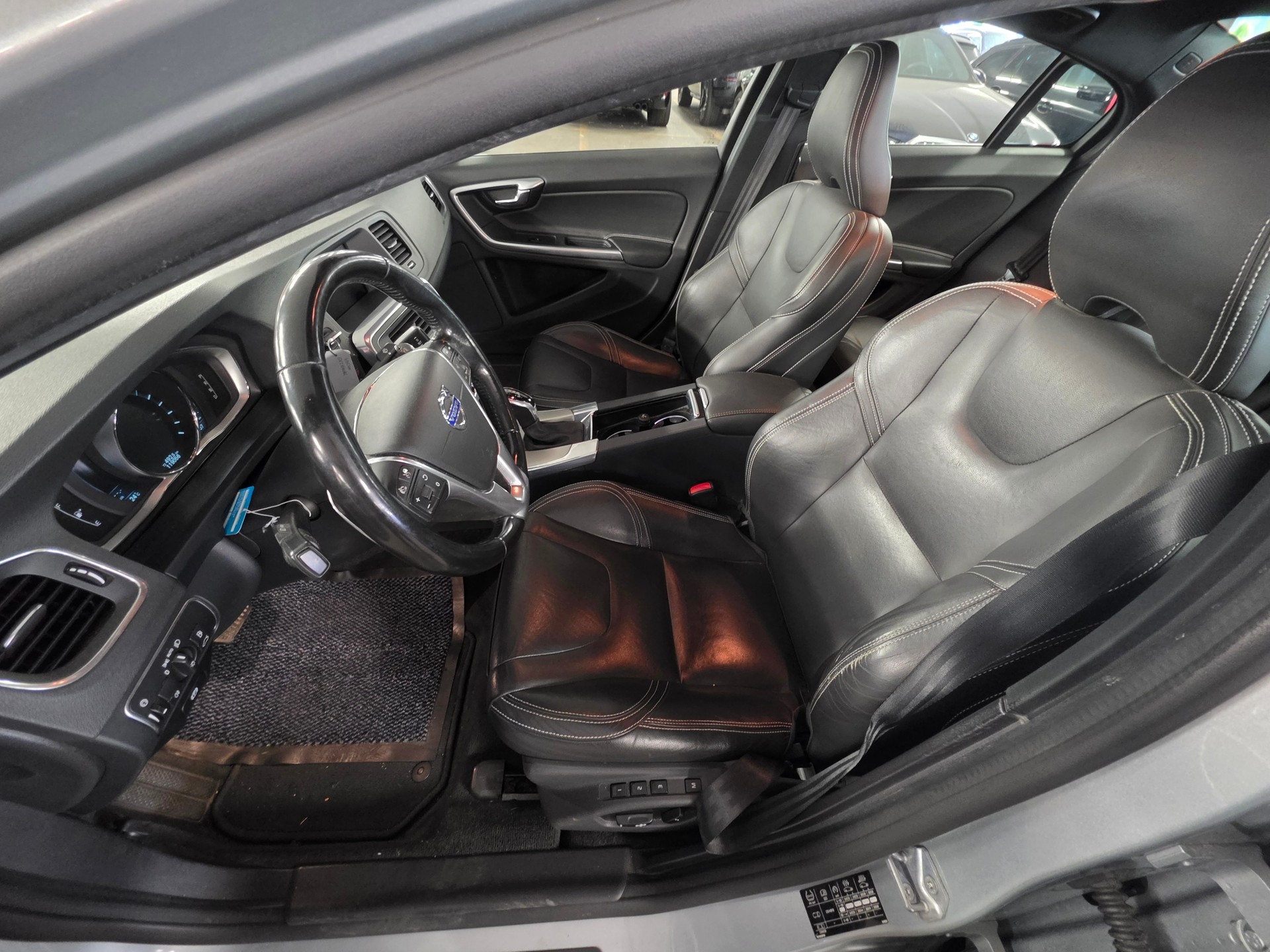 VOLVO S60 T6 Momentum Geartronic-image-10