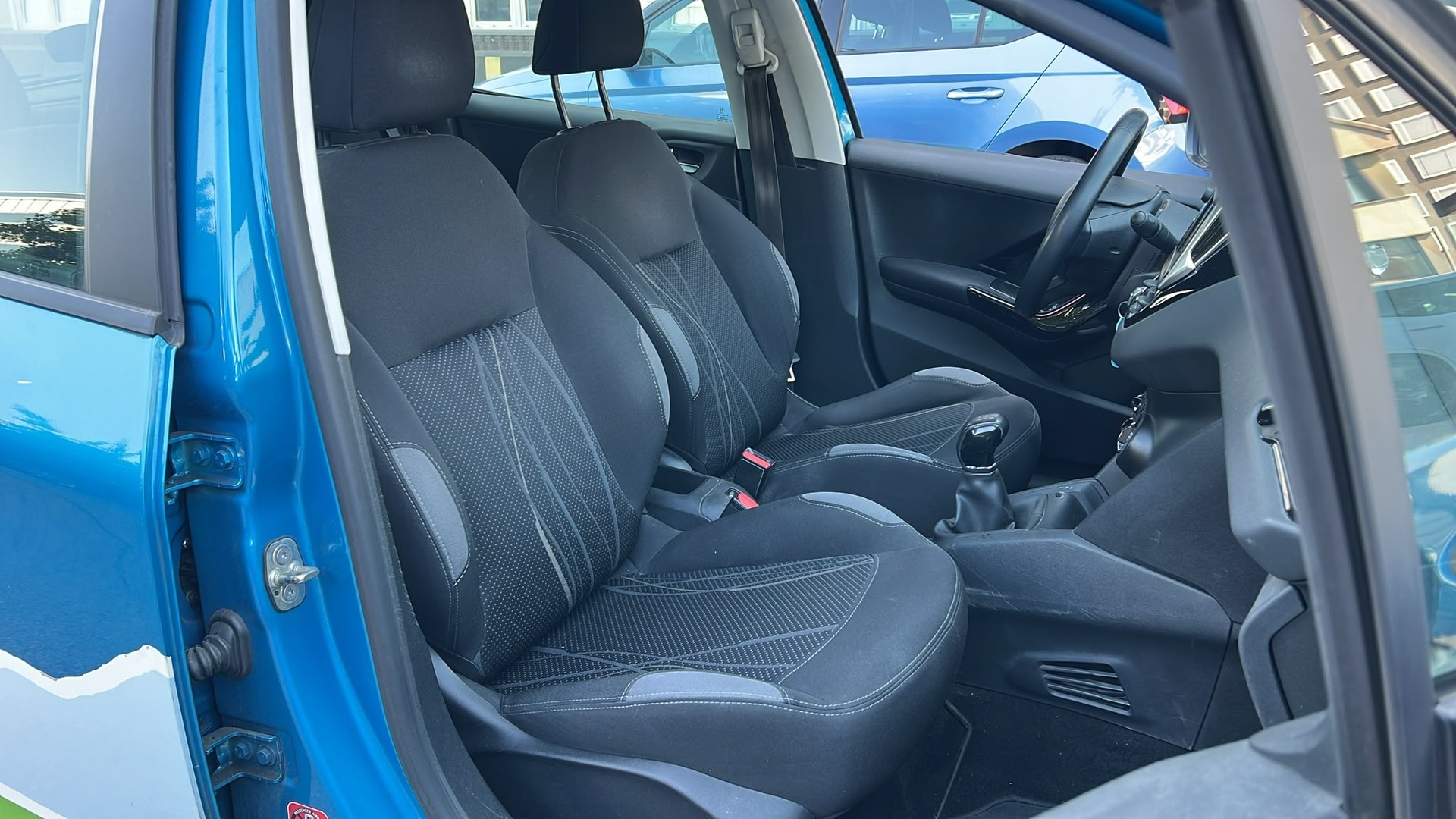 PEUGEOT 208 1.2 VTI Active-image-11