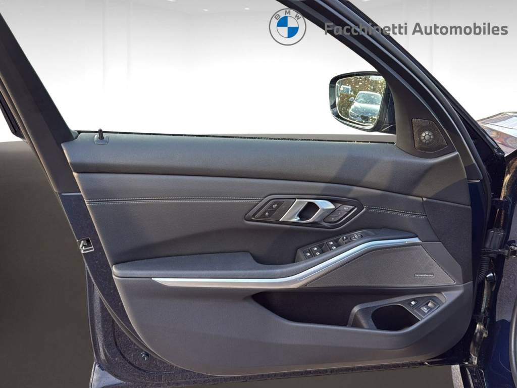 BMW 330e xDrive Steptronic M Sport Pro-image-12