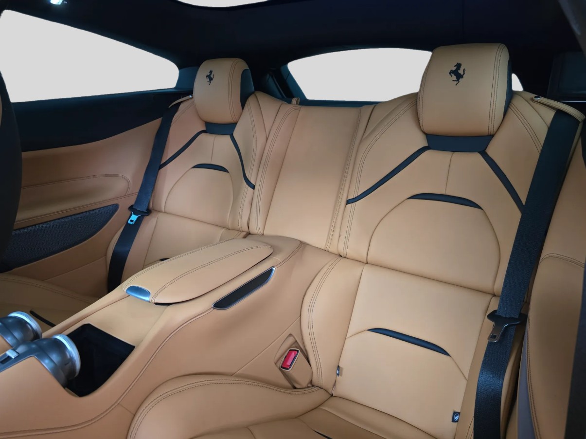 FERRARI GTC 4 Lusso-image-14