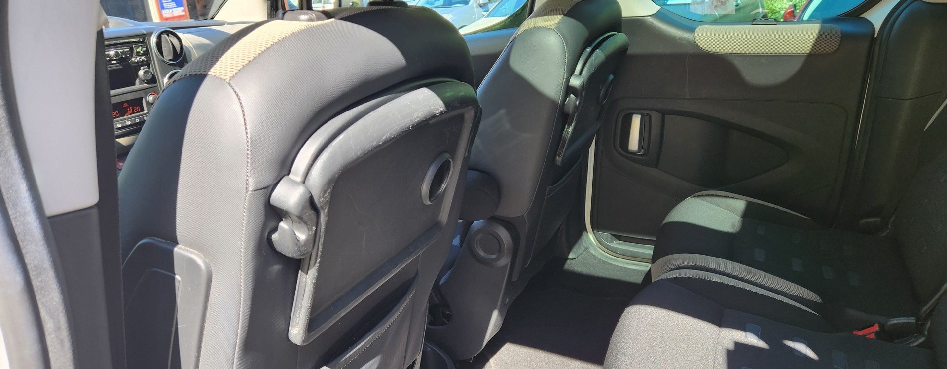 CITROEN Berlingo 1.6 e-HDi Exclusive EGS6-image-9