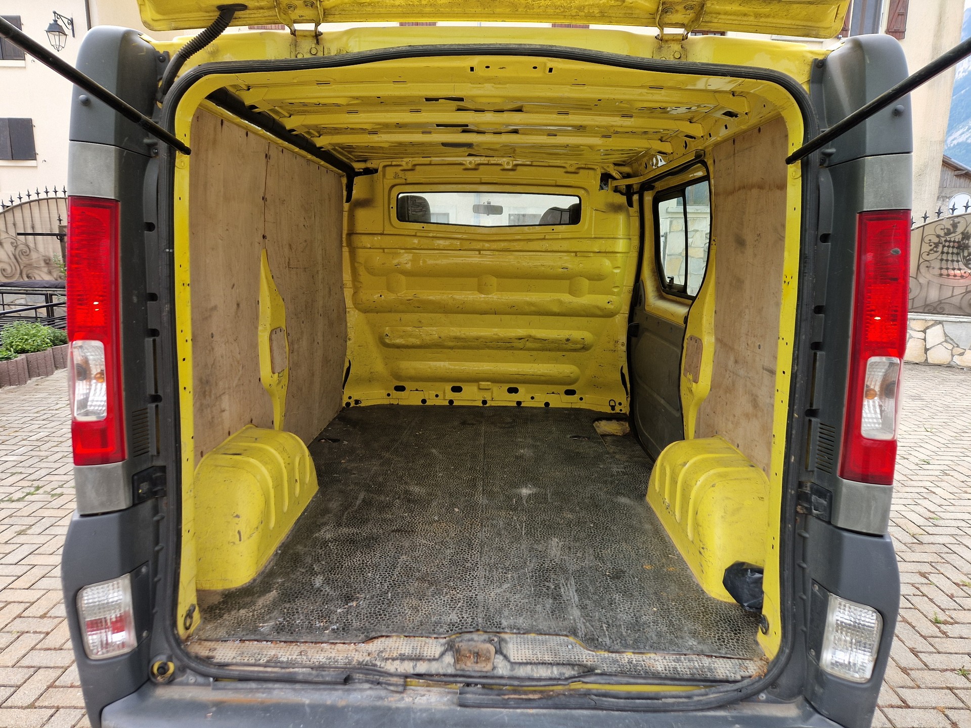 OPEL Vivaro 2.5 CDTI 2.7t L1H1-image-6