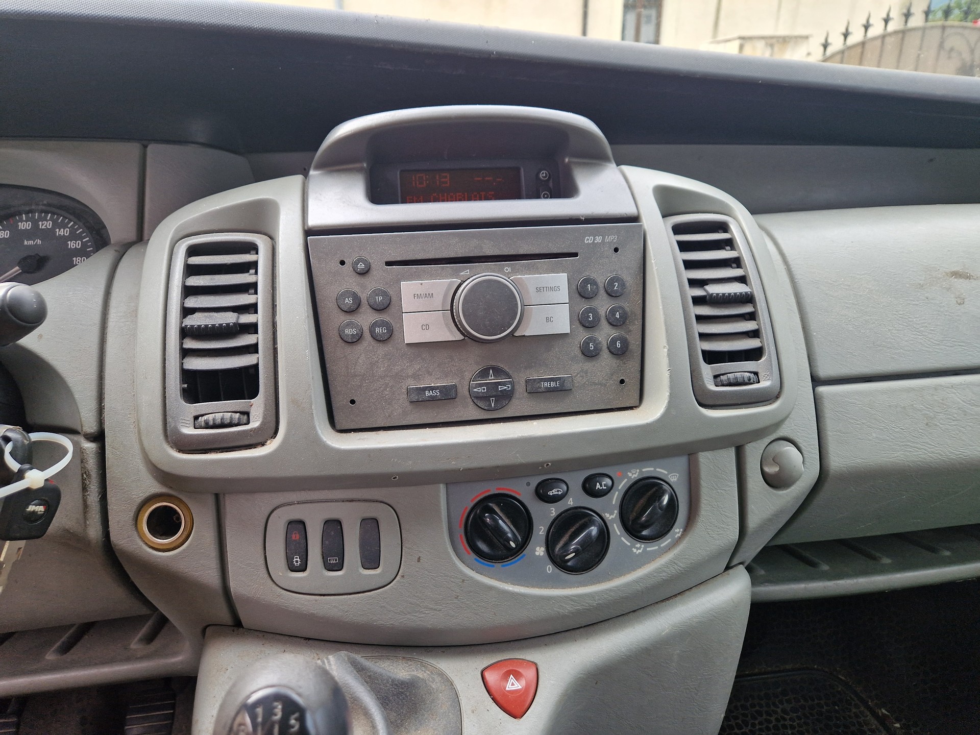 OPEL Vivaro 2.5 CDTI 2.7t L1H1-image-9