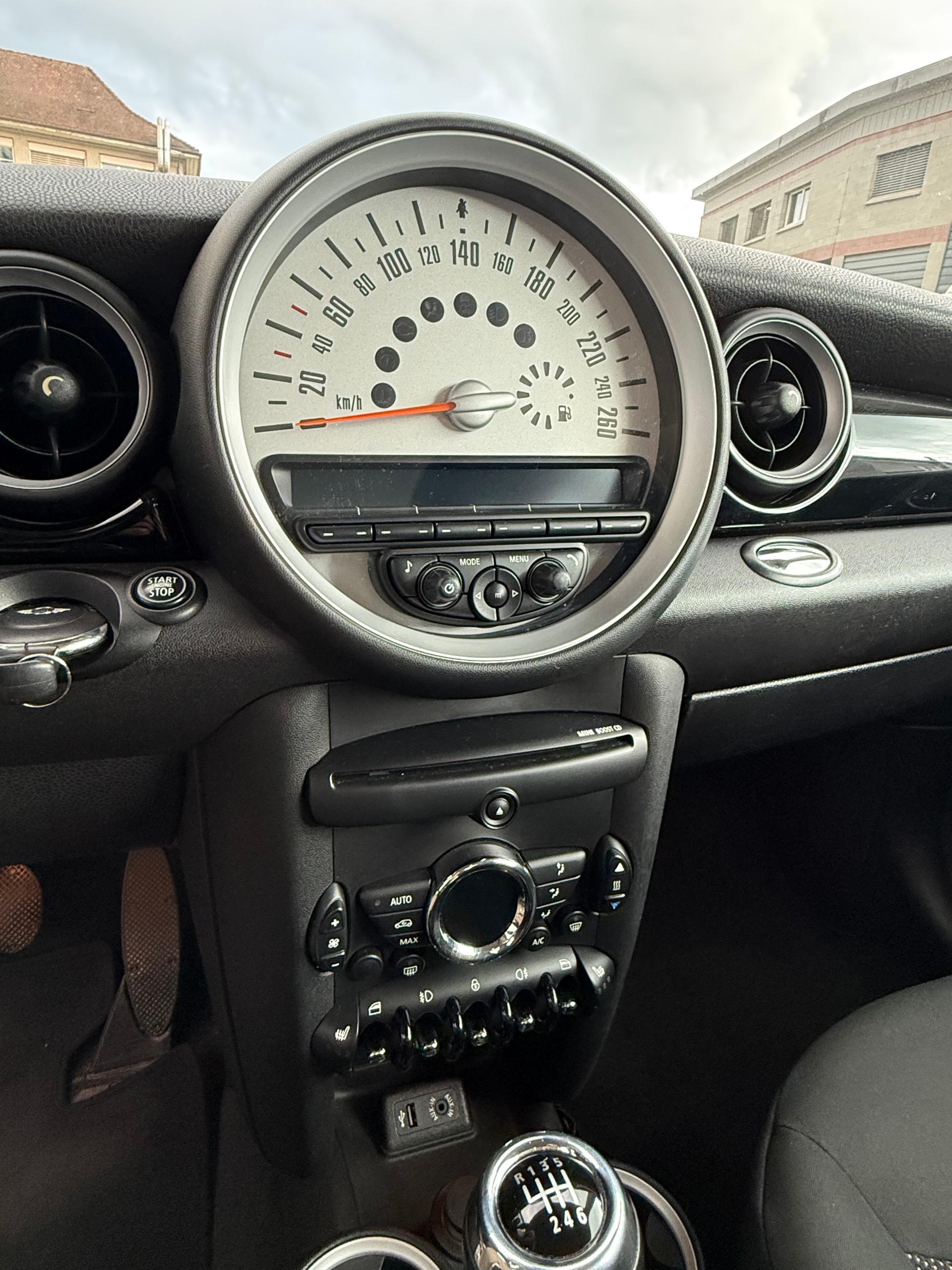 MINI One-image-8