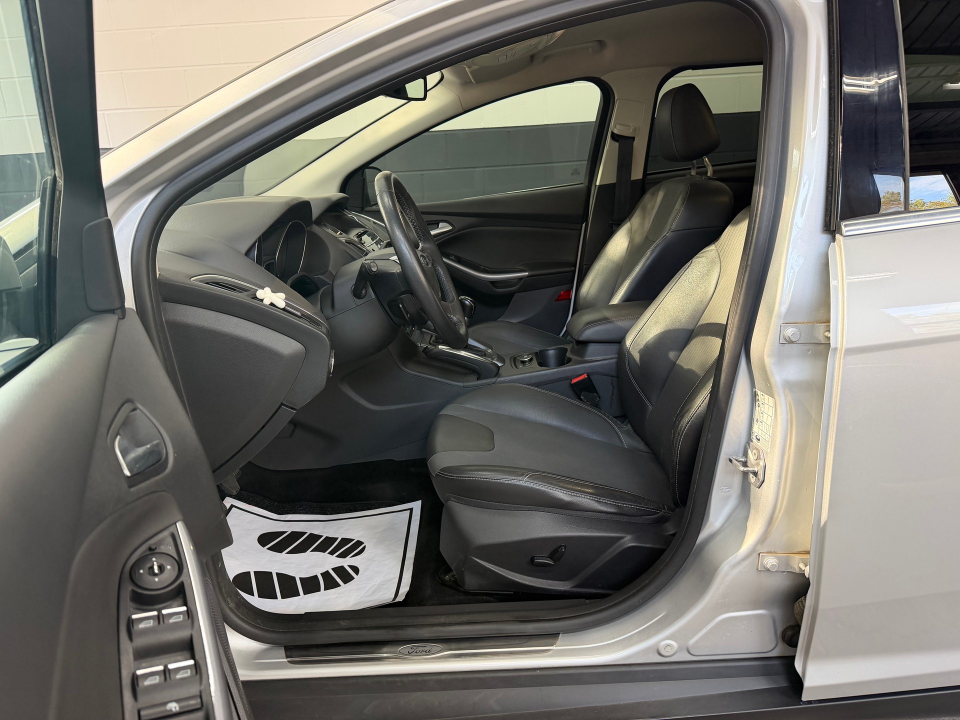 FORD Focus 1.6 SCTi Titanium //NEU AB MFK!-image-8