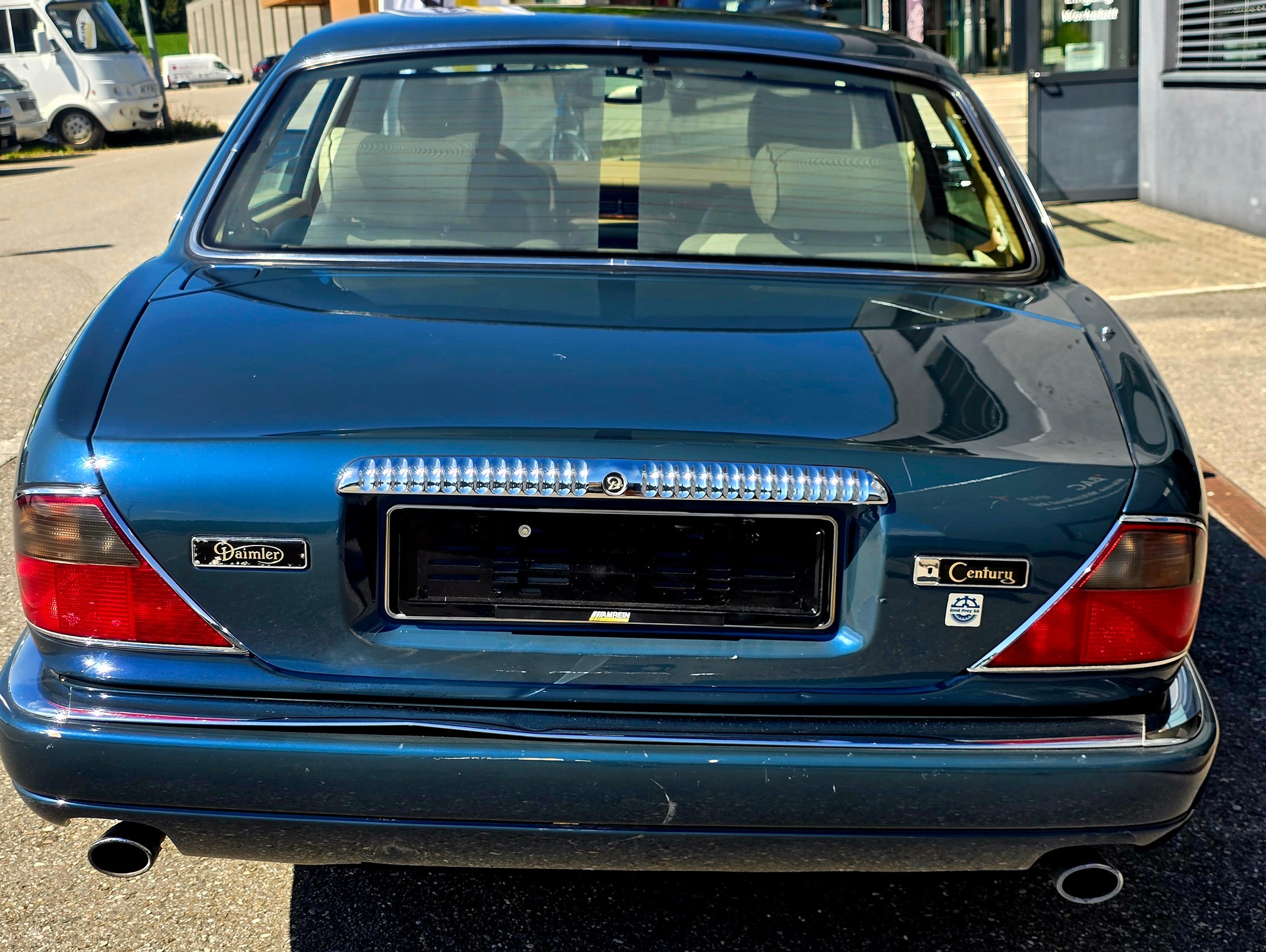 DAIMLER 6.0 Double Six Majestic-image-4