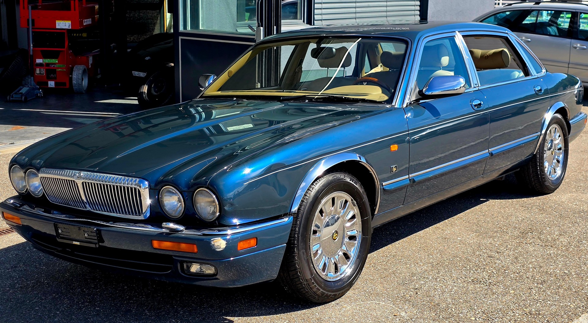 DAIMLER 6.0 Double Six Majestic-image-1