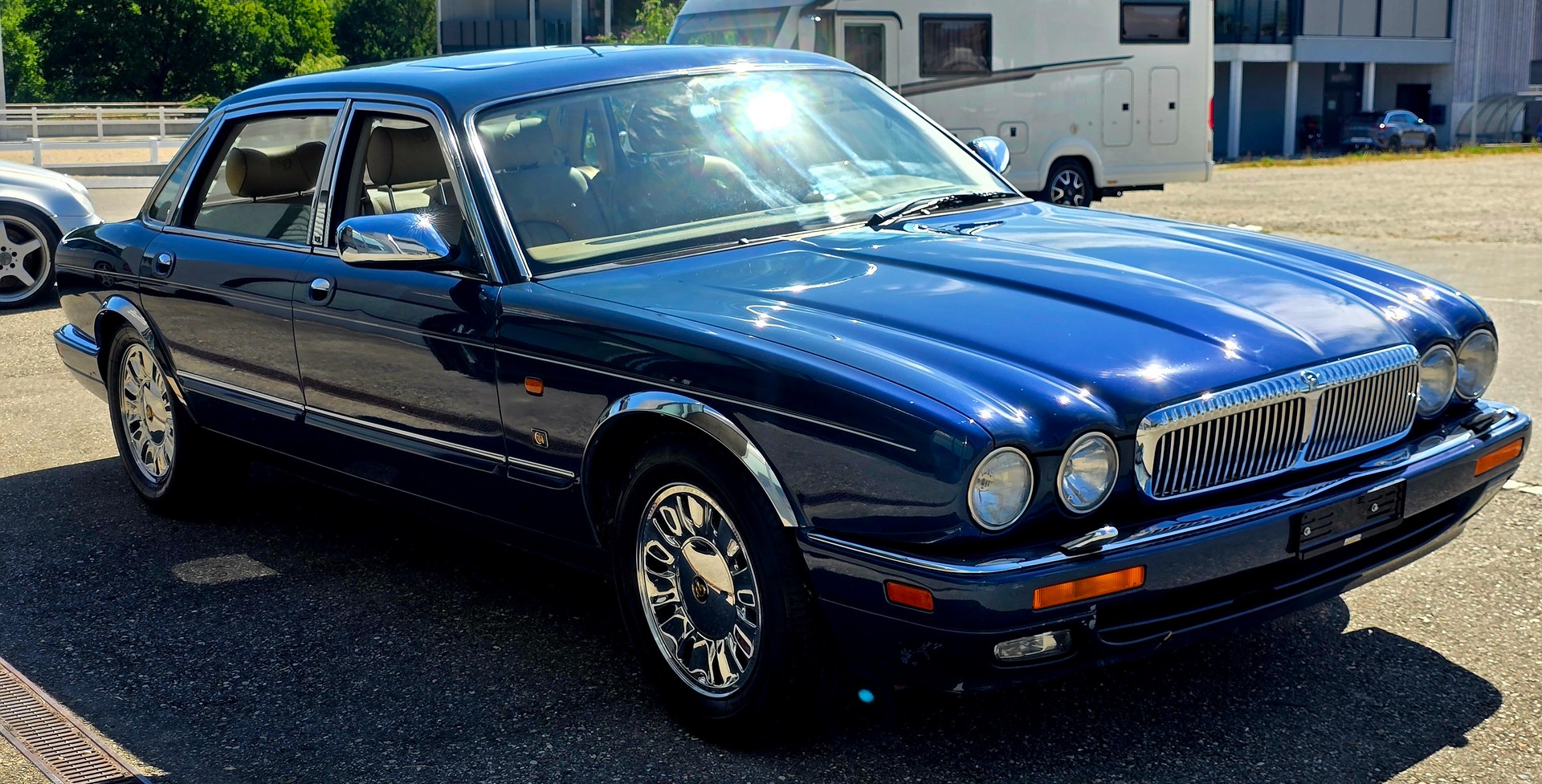DAIMLER 6.0 Double Six Majestic-image-2