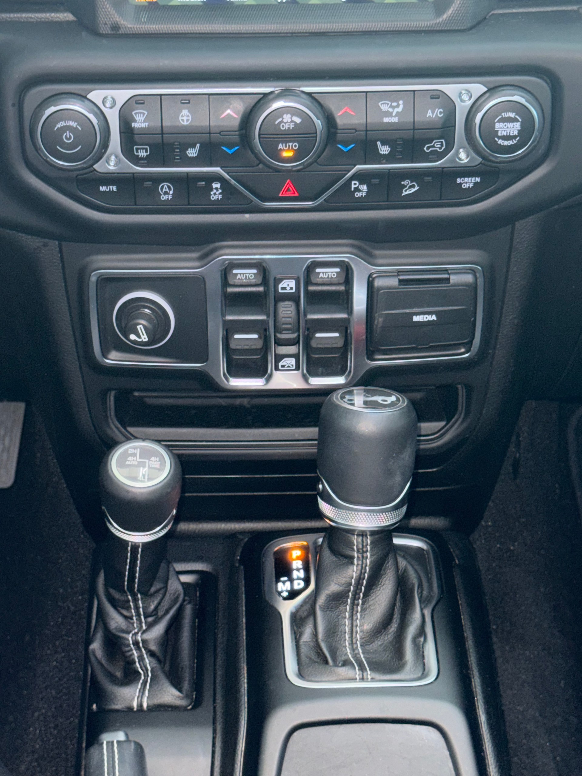 JEEP Wrangler 2.0 Unlimited Sahara Automatic ink. gratis Service! elektr. Schiebedach-image-18