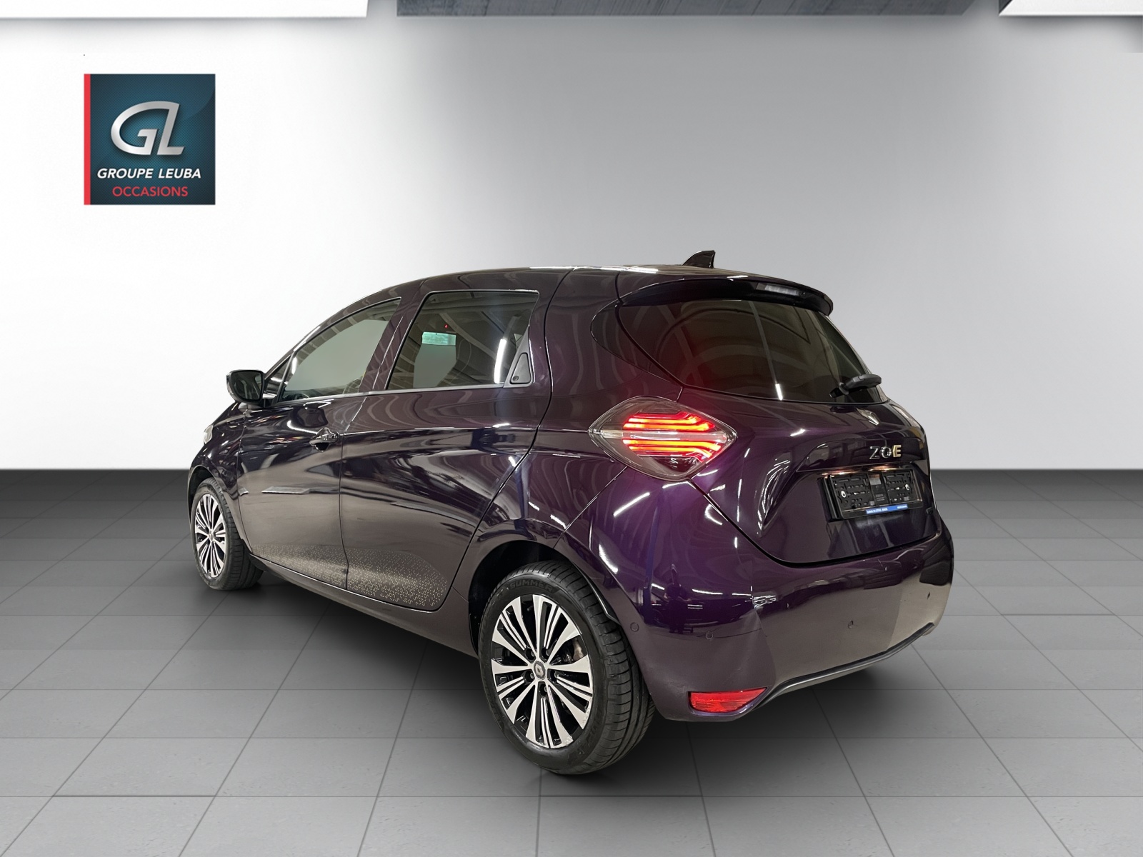 RENAULT Zoe R135 Iconic-showroom-element-3