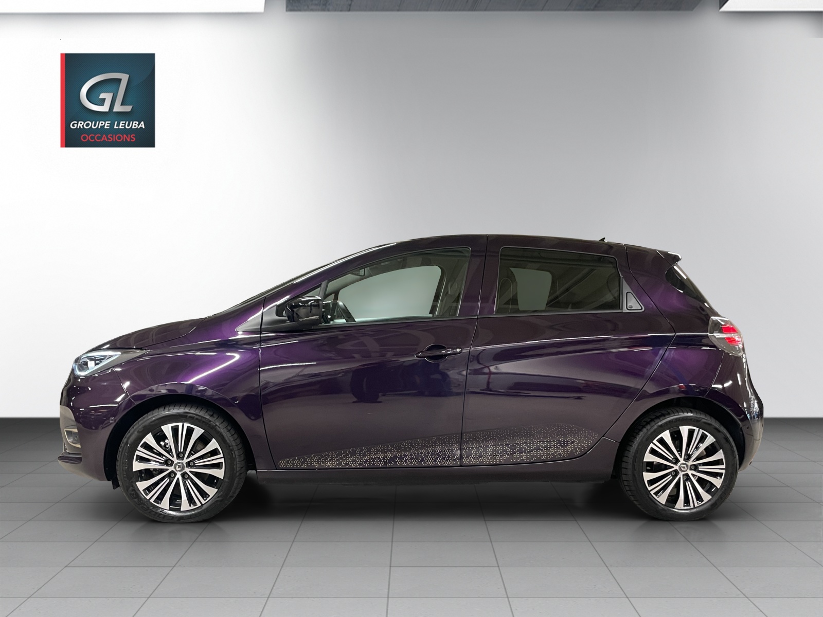 RENAULT Zoe R135 Iconic-showroom-element-2