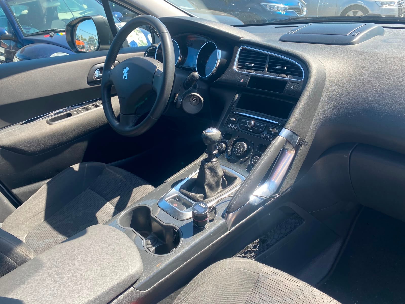 PEUGEOT 3008 1.6 16V T Swiss Edition-image-12