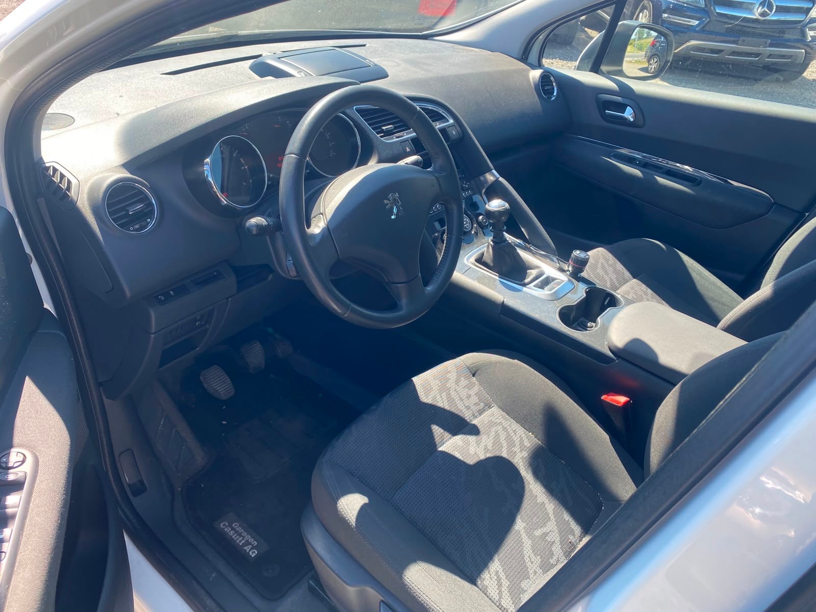 PEUGEOT 3008 1.6 16V T Swiss Edition-image-11