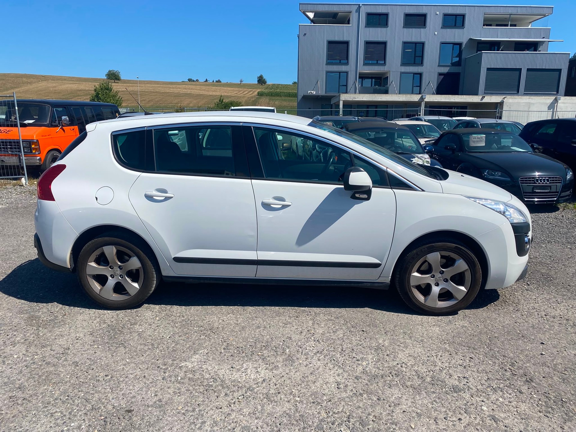 PEUGEOT 3008 1.6 16V T Swiss Edition-image-7