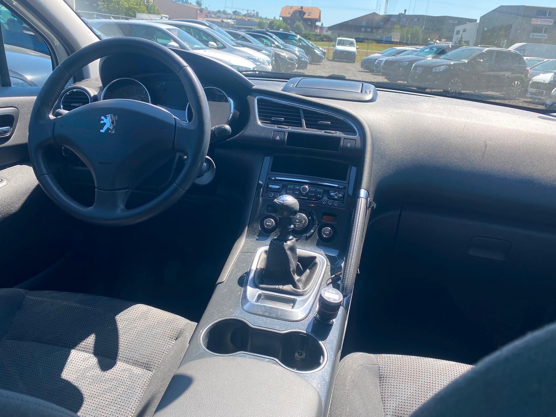 PEUGEOT 3008 1.6 16V T Swiss Edition-image-10